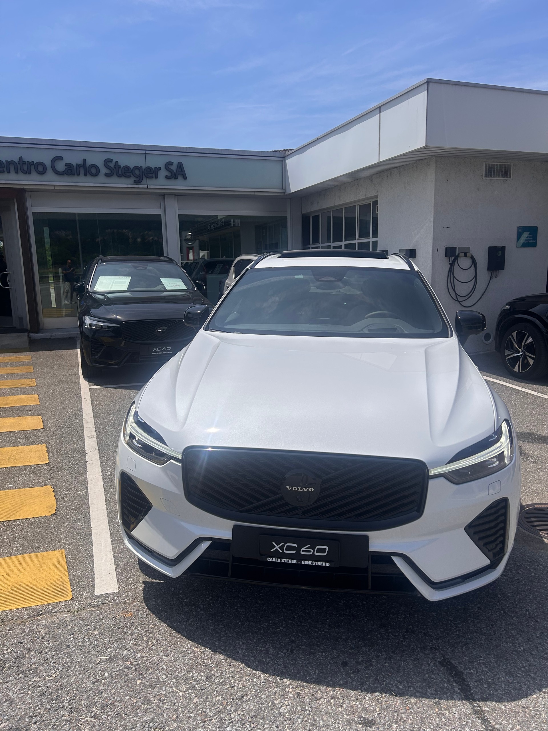 VOLVO XC60 T8 eAWD PluginHybrid Black Edition Geartronic-showroom-element-1