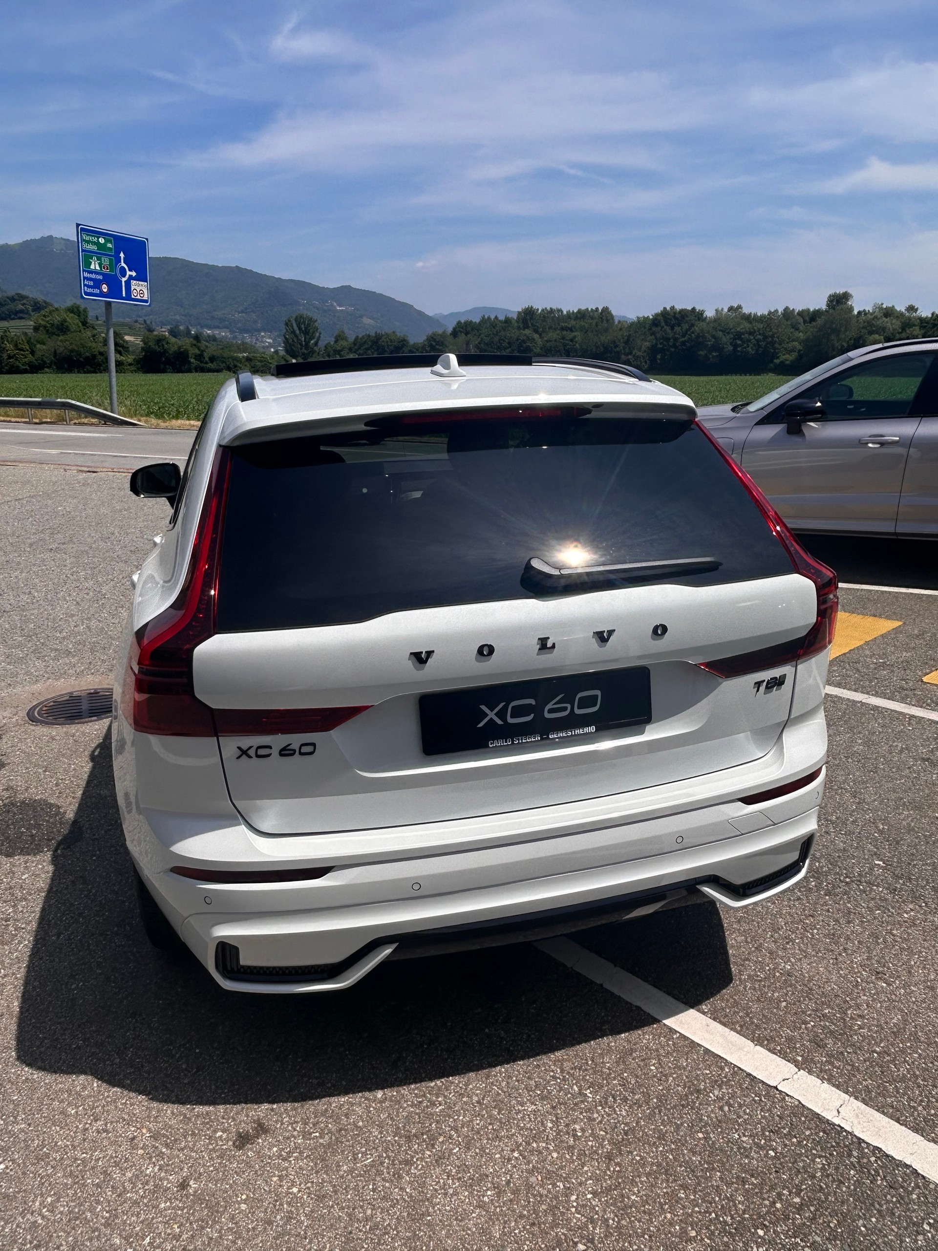 VOLVO XC60 T8 eAWD PluginHybrid Black Edition Geartronic-showroom-element-3