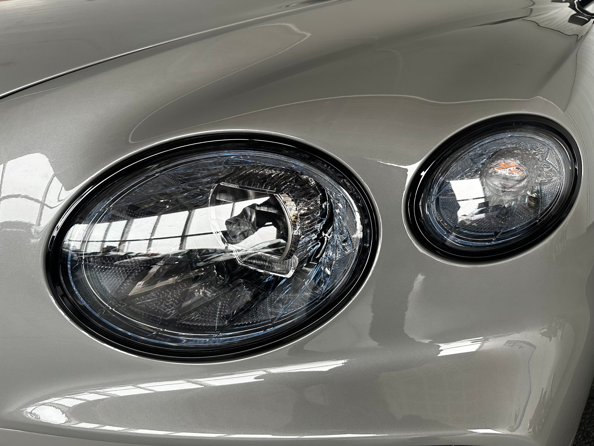 BENTLEY Bentayga S-showroom-element-2