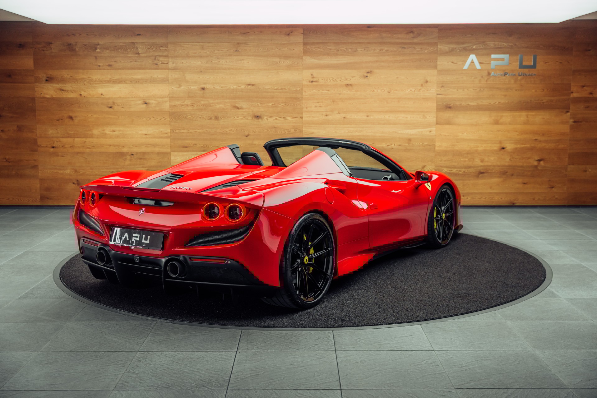 FERRARI F8 Spider-showroom-element-1