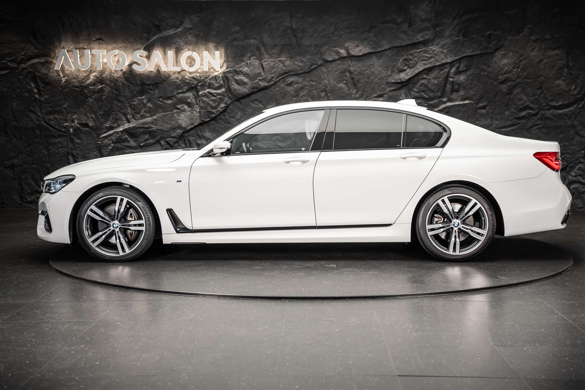 BMW BMW 730d xDrive M Sport Steptronic *Excl. Leder Elfenbein*-image-1