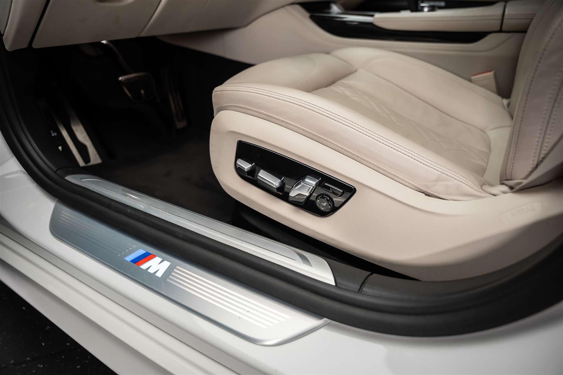 BMW BMW 730d xDrive M Sport Steptronic *Excl. Leder Elfenbein*-image-20