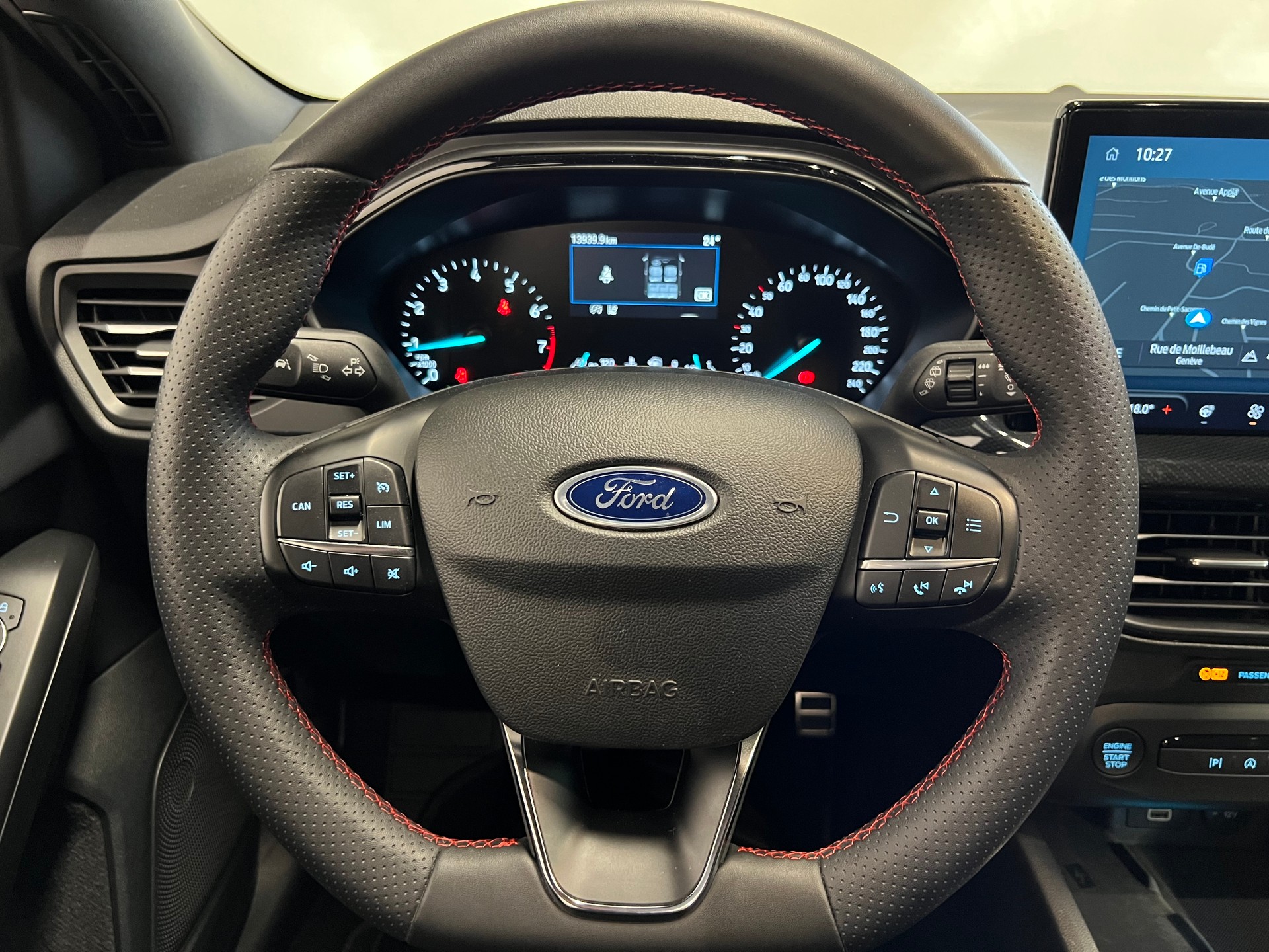 FORD Focus 1.0i EcoB Hybrid 125 ST-Line-showroom-element-3