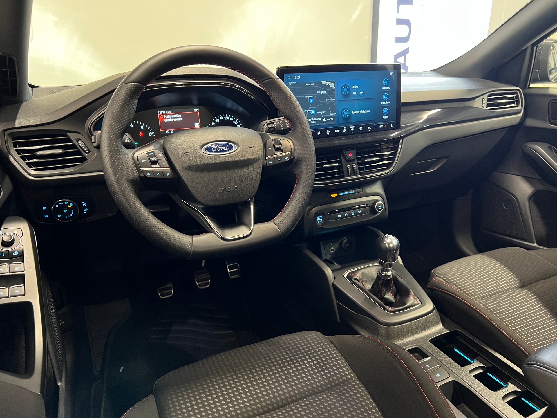 FORD Focus 1.0i EcoB Hybrid 125 ST-Line-showroom-element-2