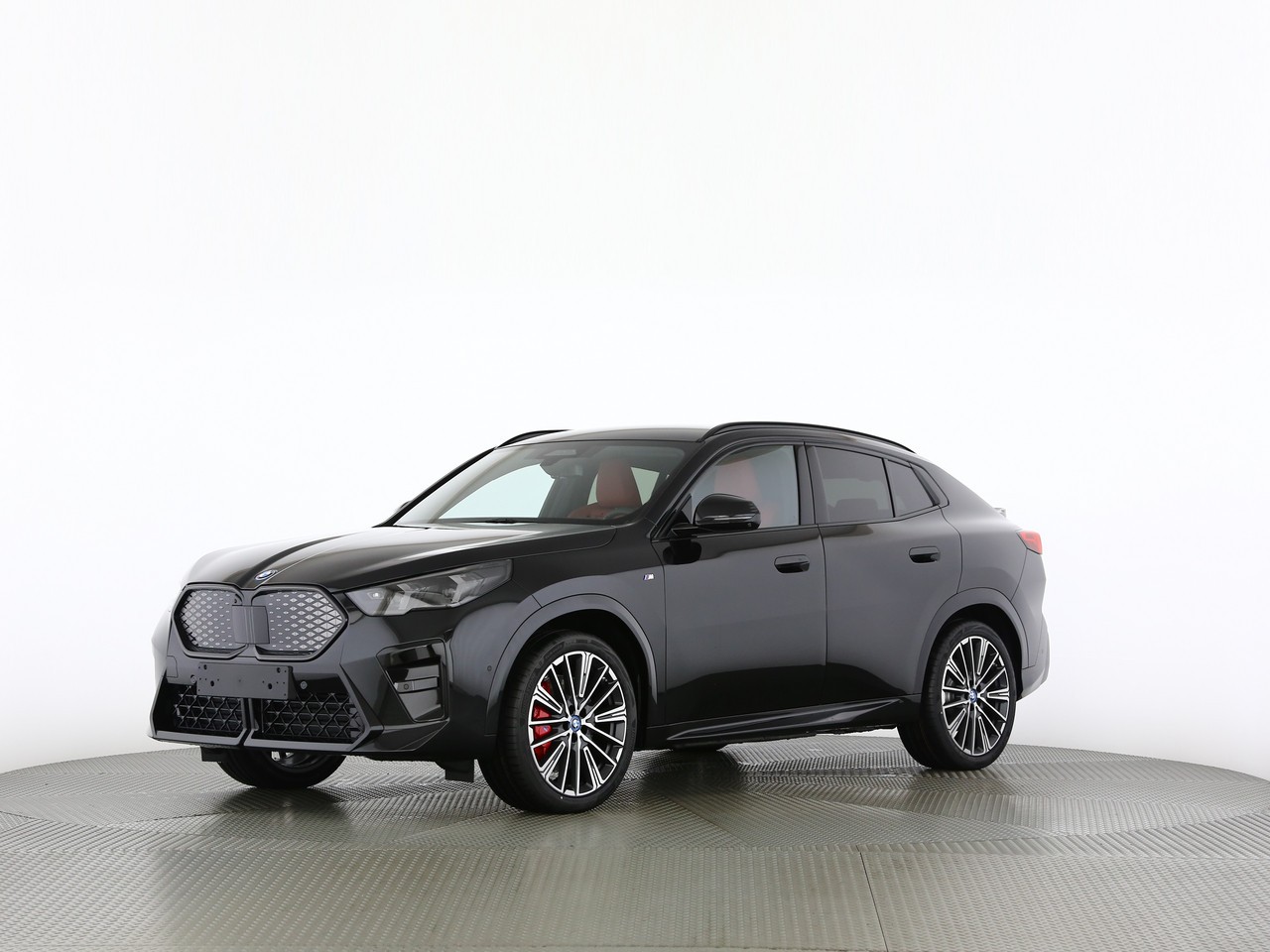 BMW iX2 xDrive 30 M Sport Pro (SUV / Gelndewagen)