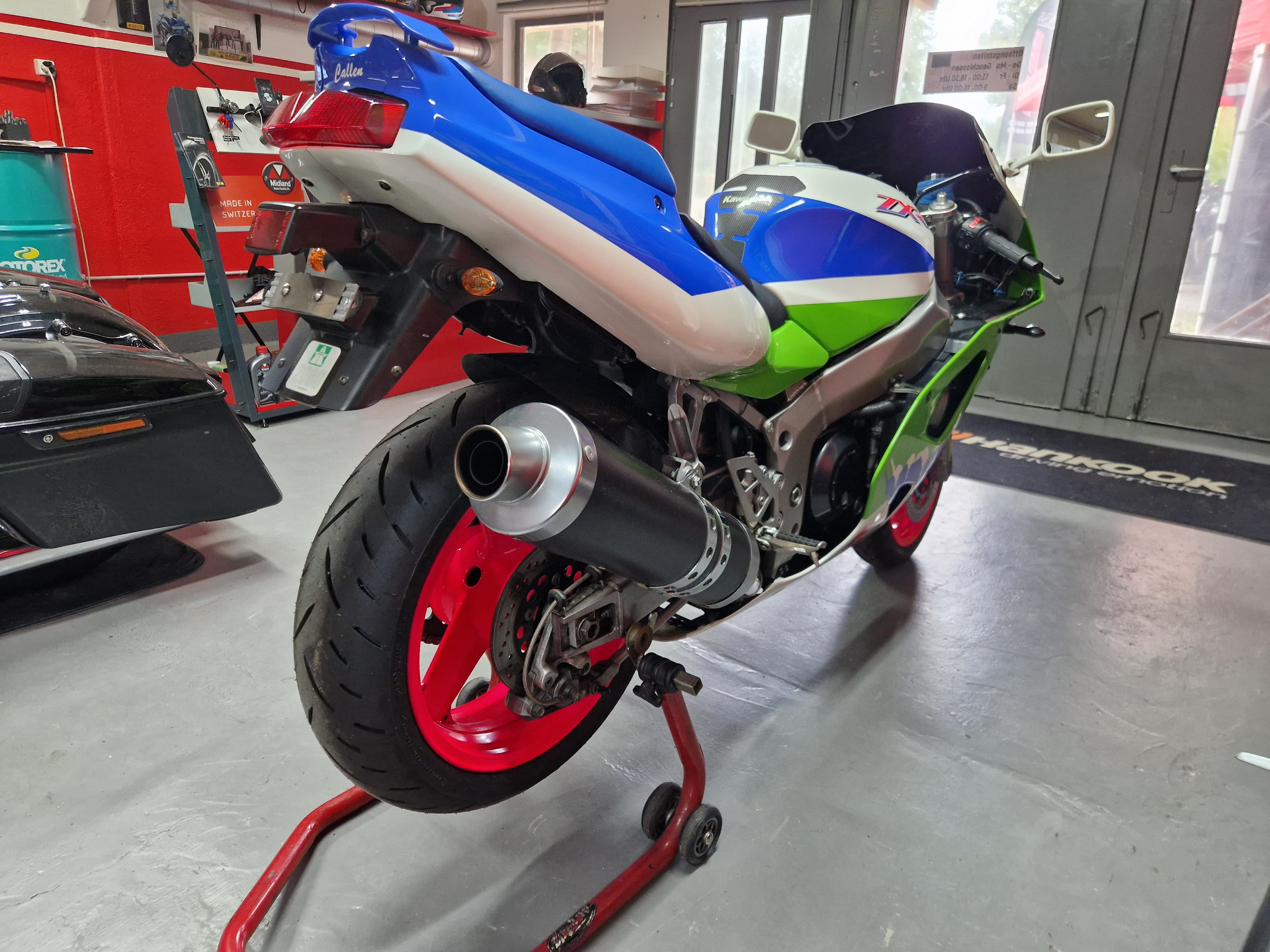 1078524623.jpg?width=96&q=90