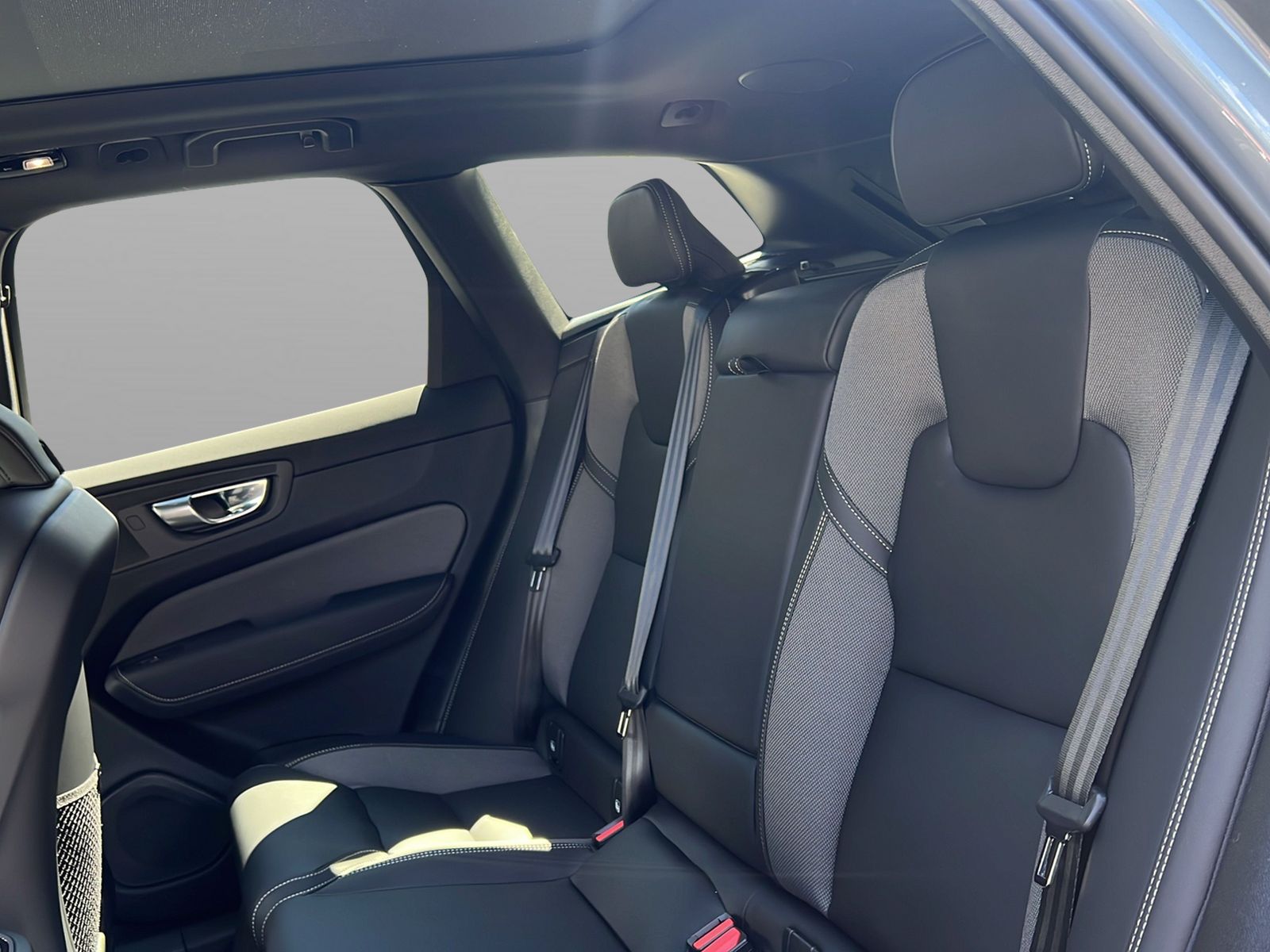 Image VOLVO XC60 XC60 B5 Benzin Mild Hybrid AWD Ultimate Dark Geartronic