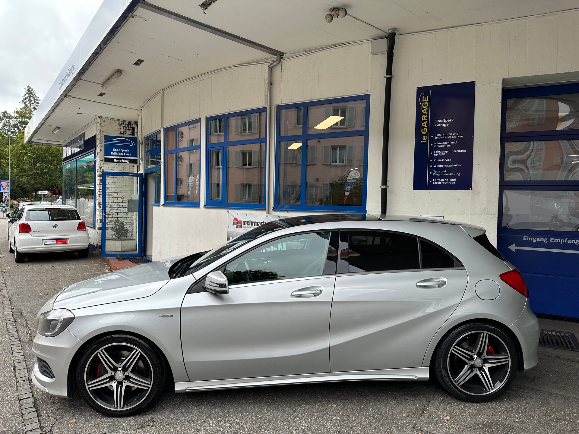 MERCEDES-BENZ A 250 Sport 7G-DCT-showroom-element-3