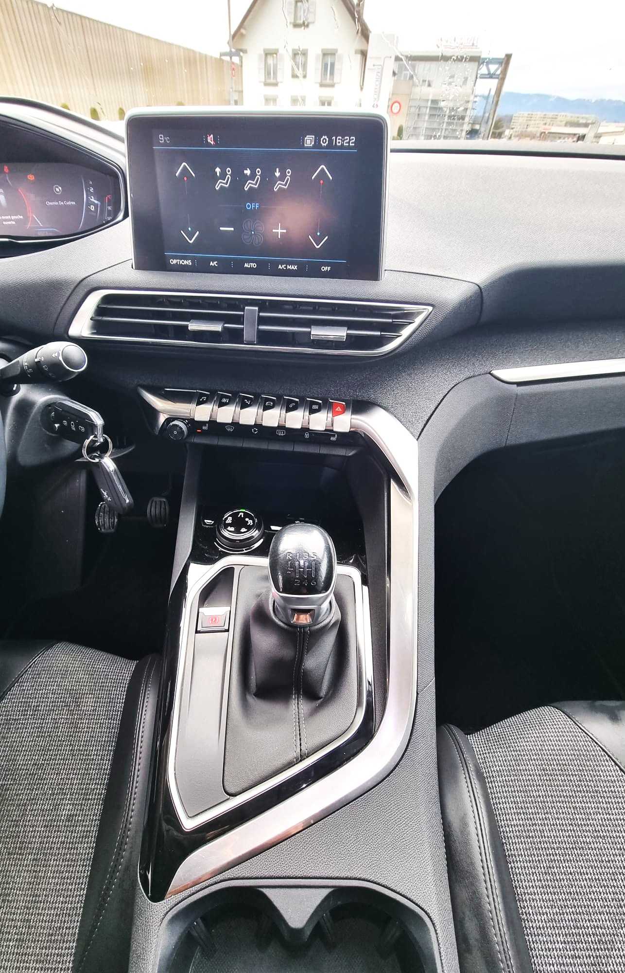PEUGEOT 3008 1.2 PureTech Access-image-8