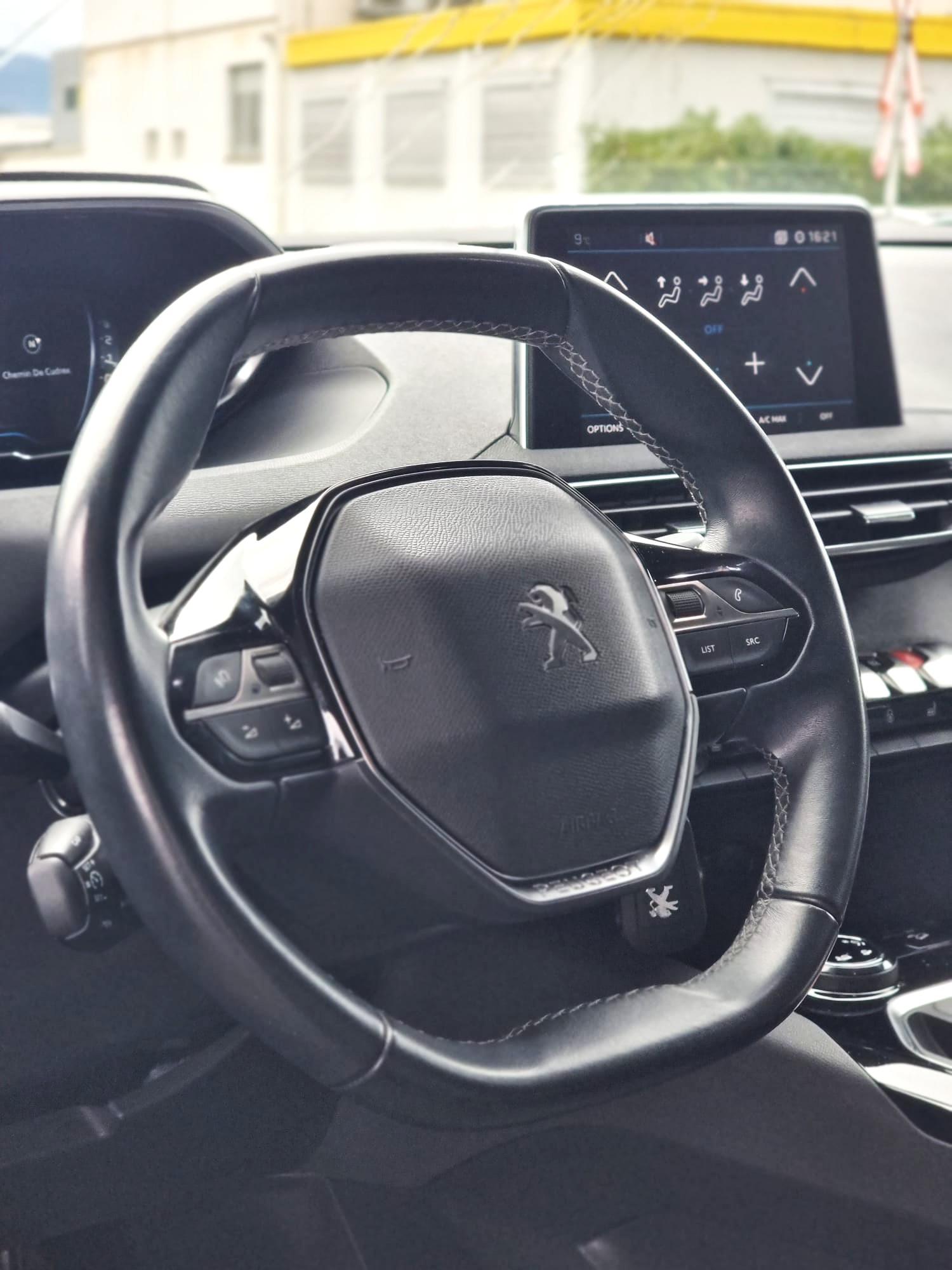 PEUGEOT 3008 1.2 PureTech Access-image-6