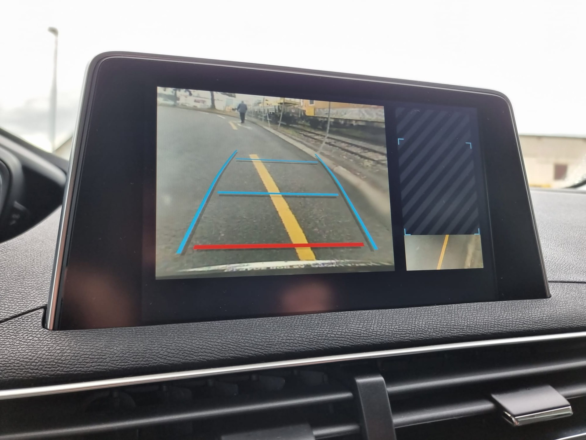 PEUGEOT 3008 1.2 PureTech Access-image-10