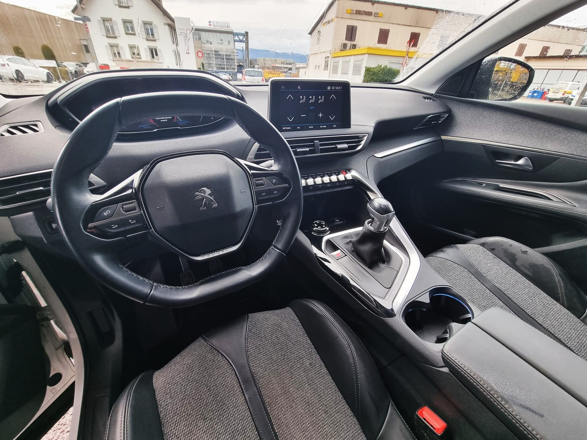 PEUGEOT 3008 1.2 PureTech Access-image-11