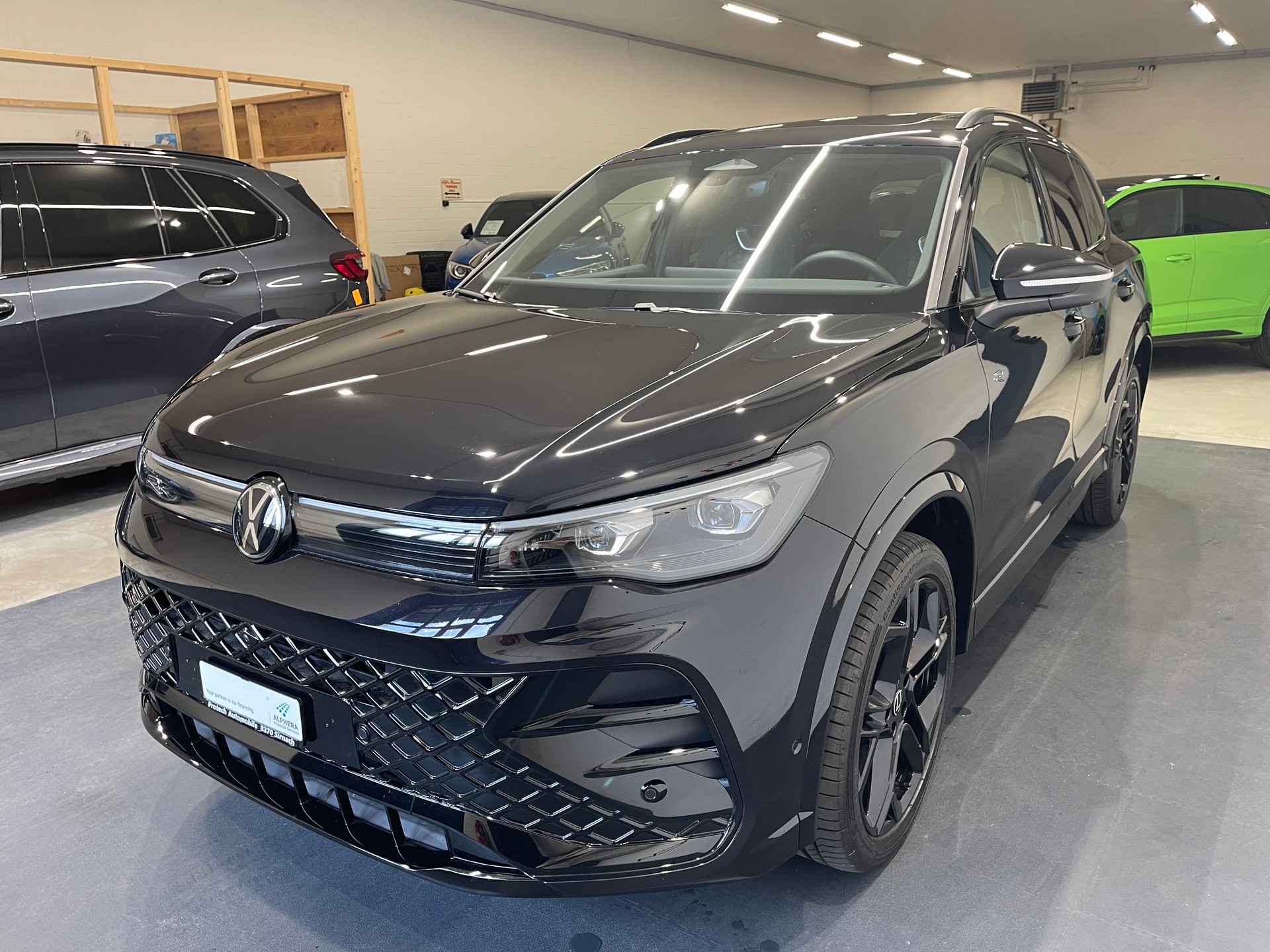 VW Tiguan 2.0 TDI SCR R-Line 4Motion DSG*BLACK-LINE*-showroom-element-2