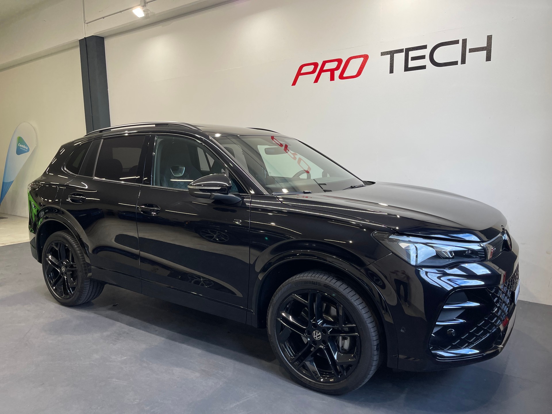 VW Tiguan 2.0 TDI SCR R-Line 4Motion DSG*BLACK-LINE*