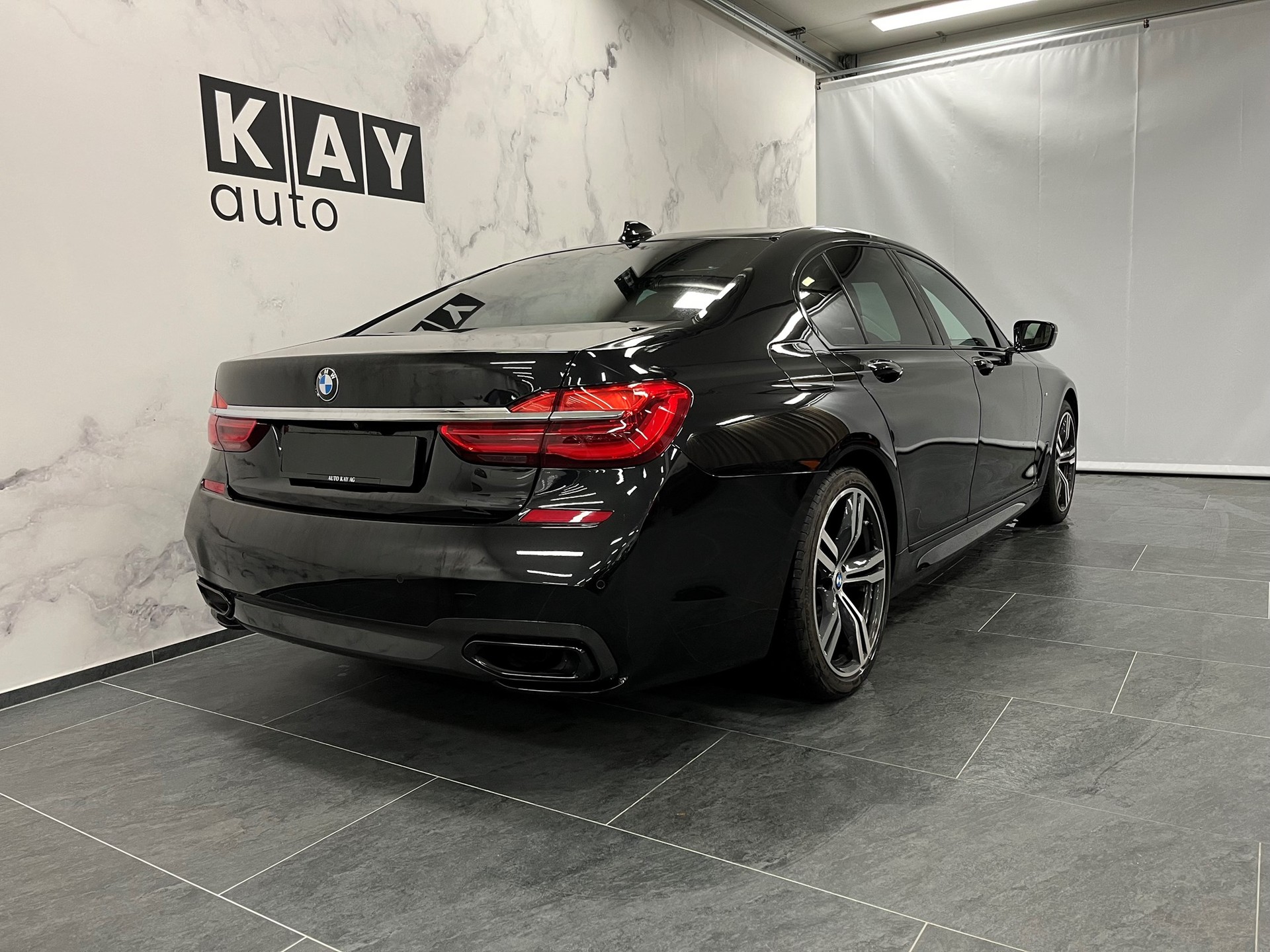 BMW 740d xDrive Steptronic-image-1