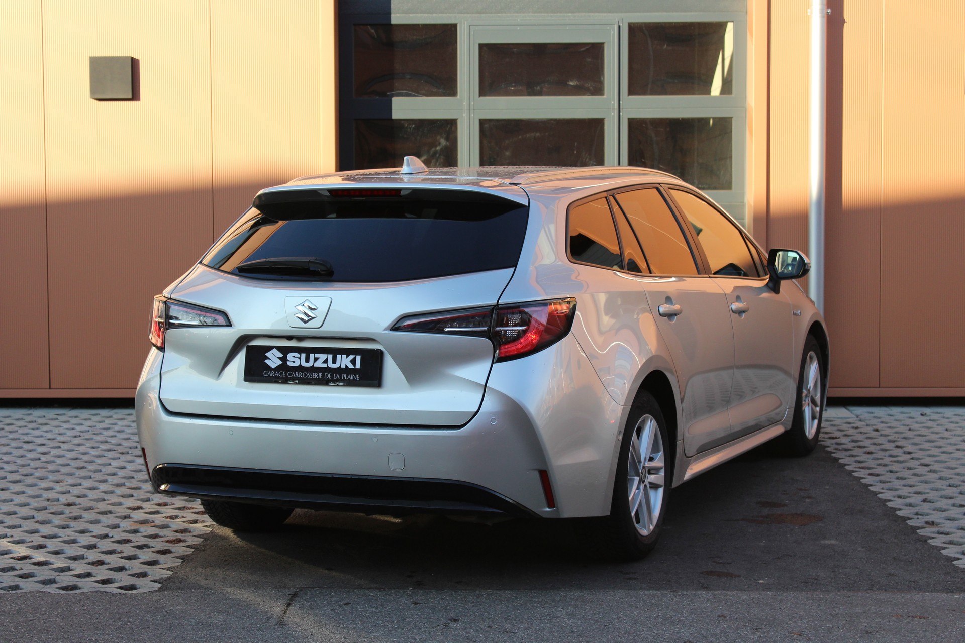 SUZUKI Swace 1.8 Hybrid Compact Top E-CVT-image-5