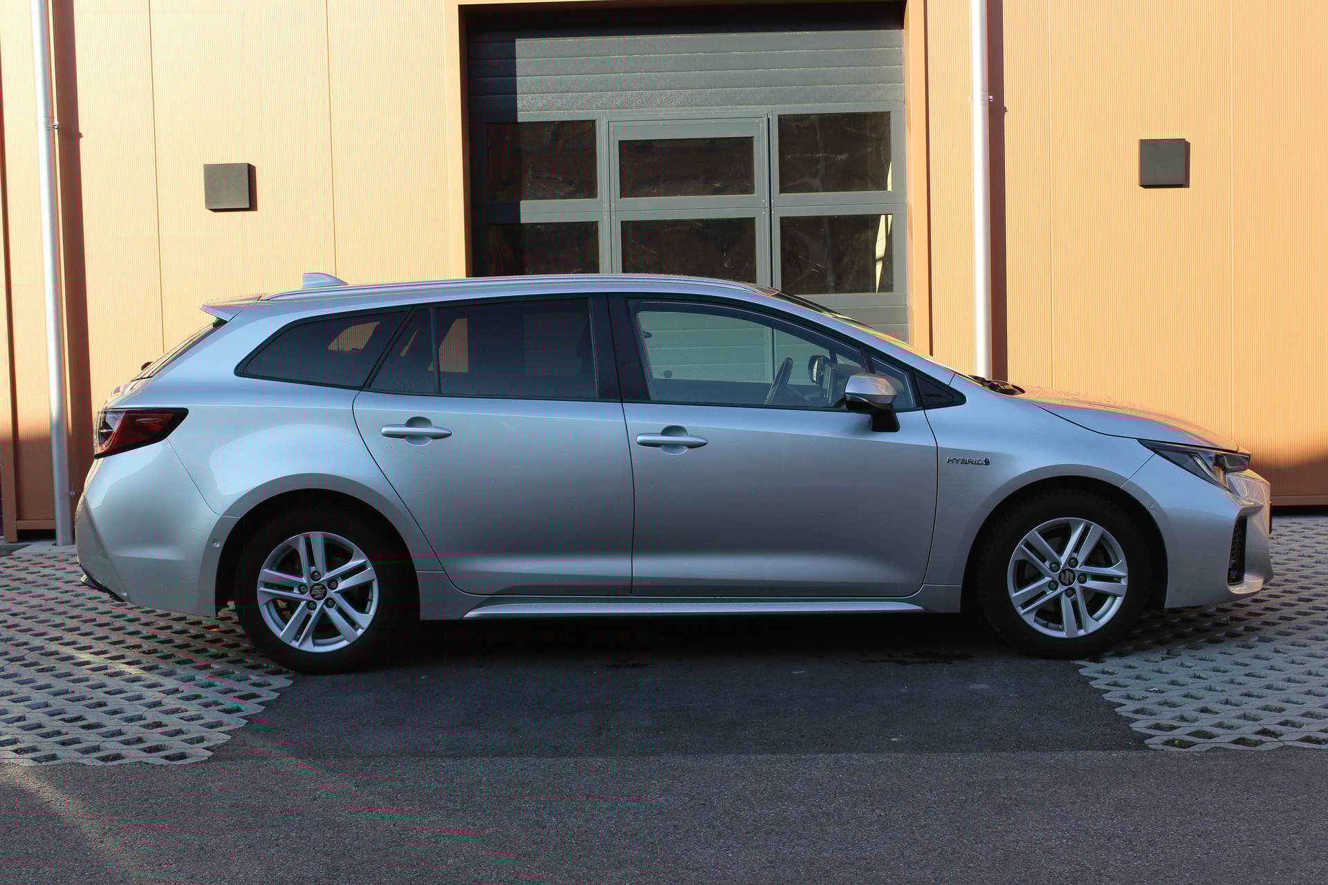 SUZUKI Swace 1.8 Hybrid Compact Top E-CVT-showroom-element-3