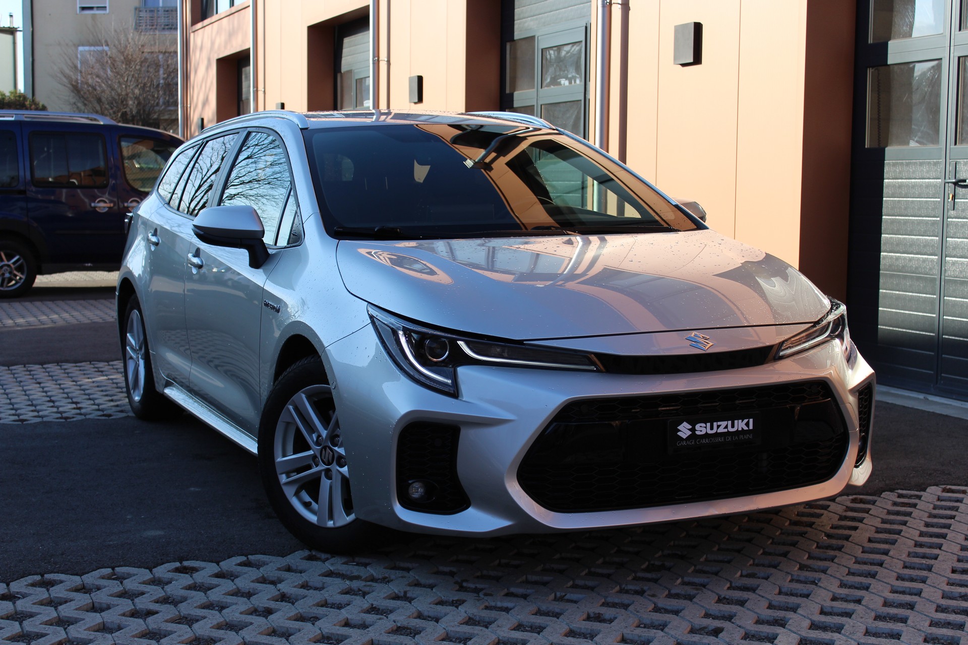 SUZUKI Swace 1.8 Hybrid Compact Top E-CVT-showroom-element-1
