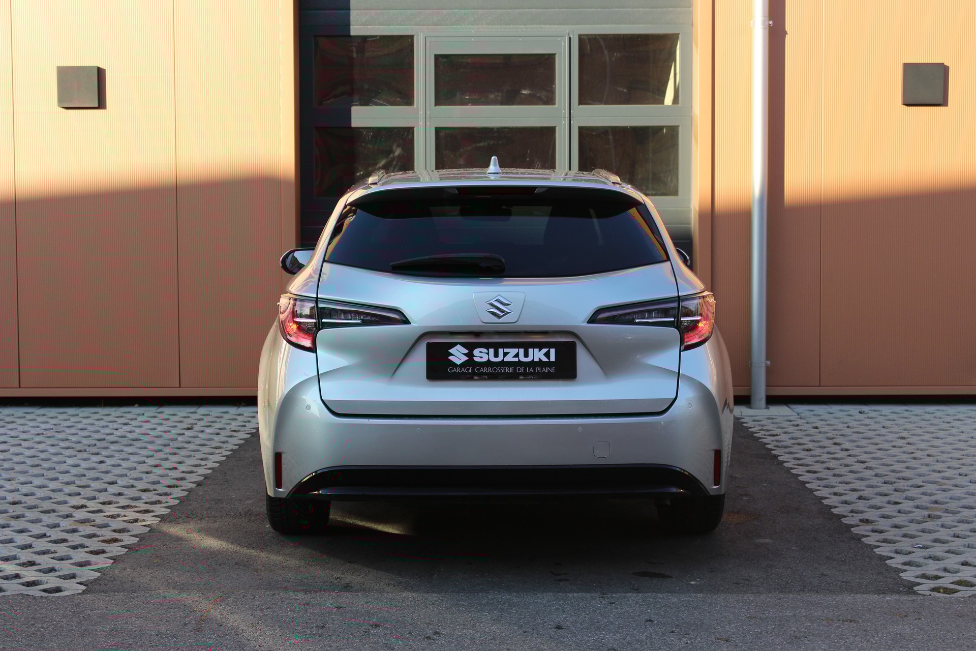 SUZUKI Swace 1.8 Hybrid Compact Top E-CVT-image-4