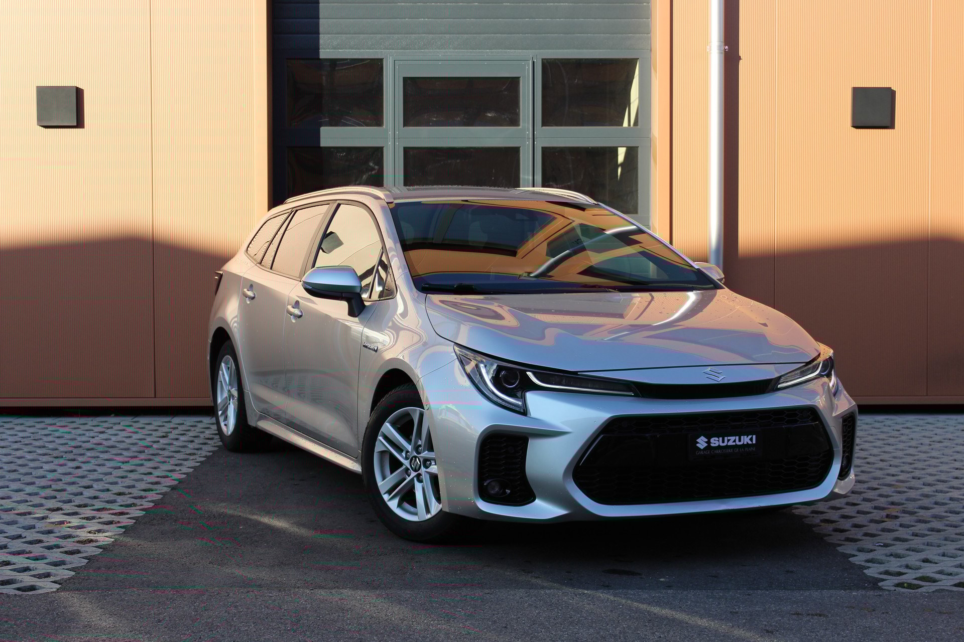 SUZUKI Swace 1.8 Hybrid Compact Top E-CVT