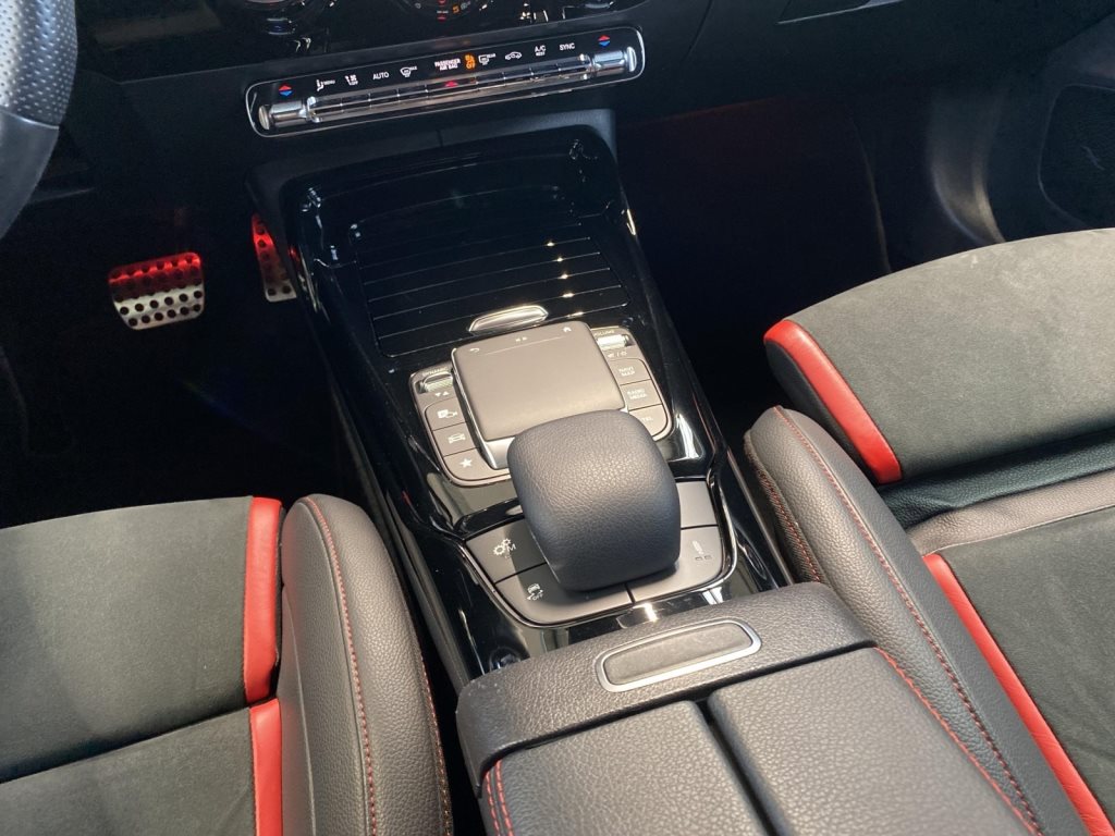MERCEDES-BENZ A 35 AMG 4Matic-image-10