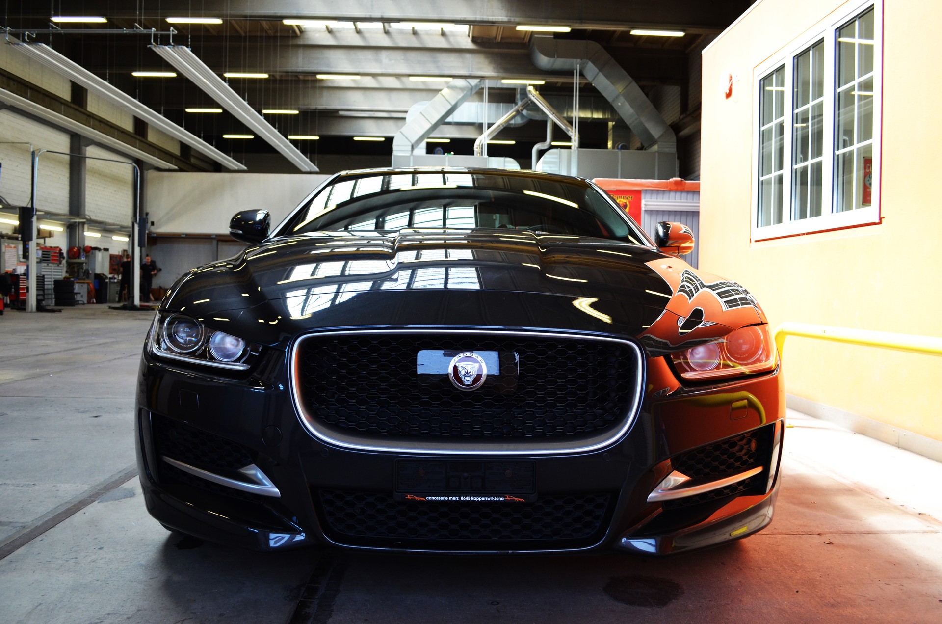 JAGUAR XE 20d R-Sport AWD Automat-image-1