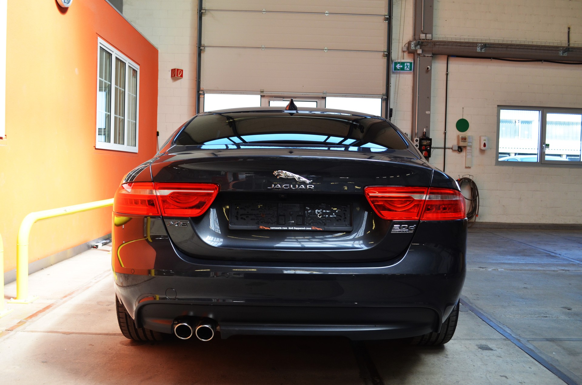 JAGUAR XE 20d R-Sport AWD Automat-image-5