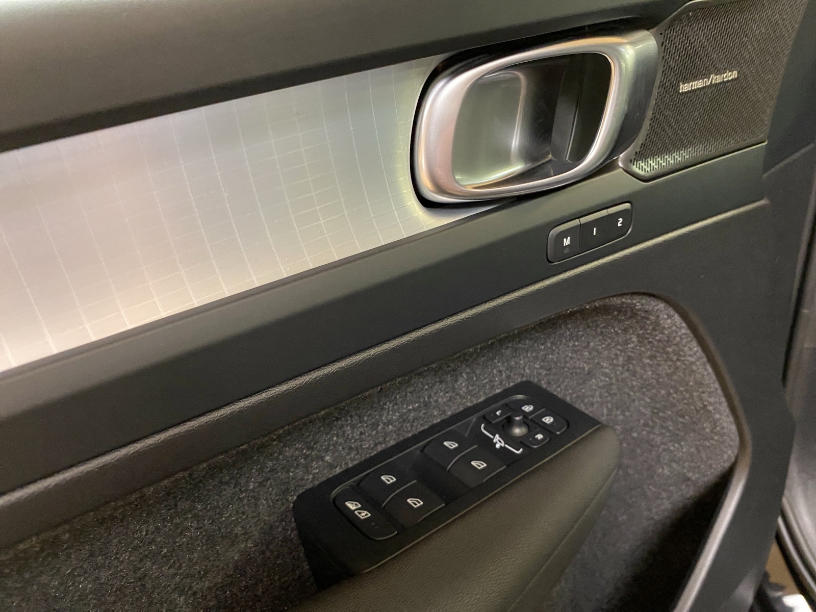 Image VOLVO XC40 XC40 B3 Benzin Mild Hybrid Xcite DCT