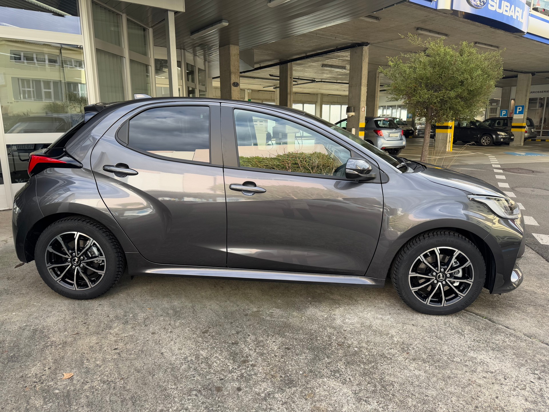 TOYOTA Yaris 1.5 Trend e-CVT-showroom-element-2