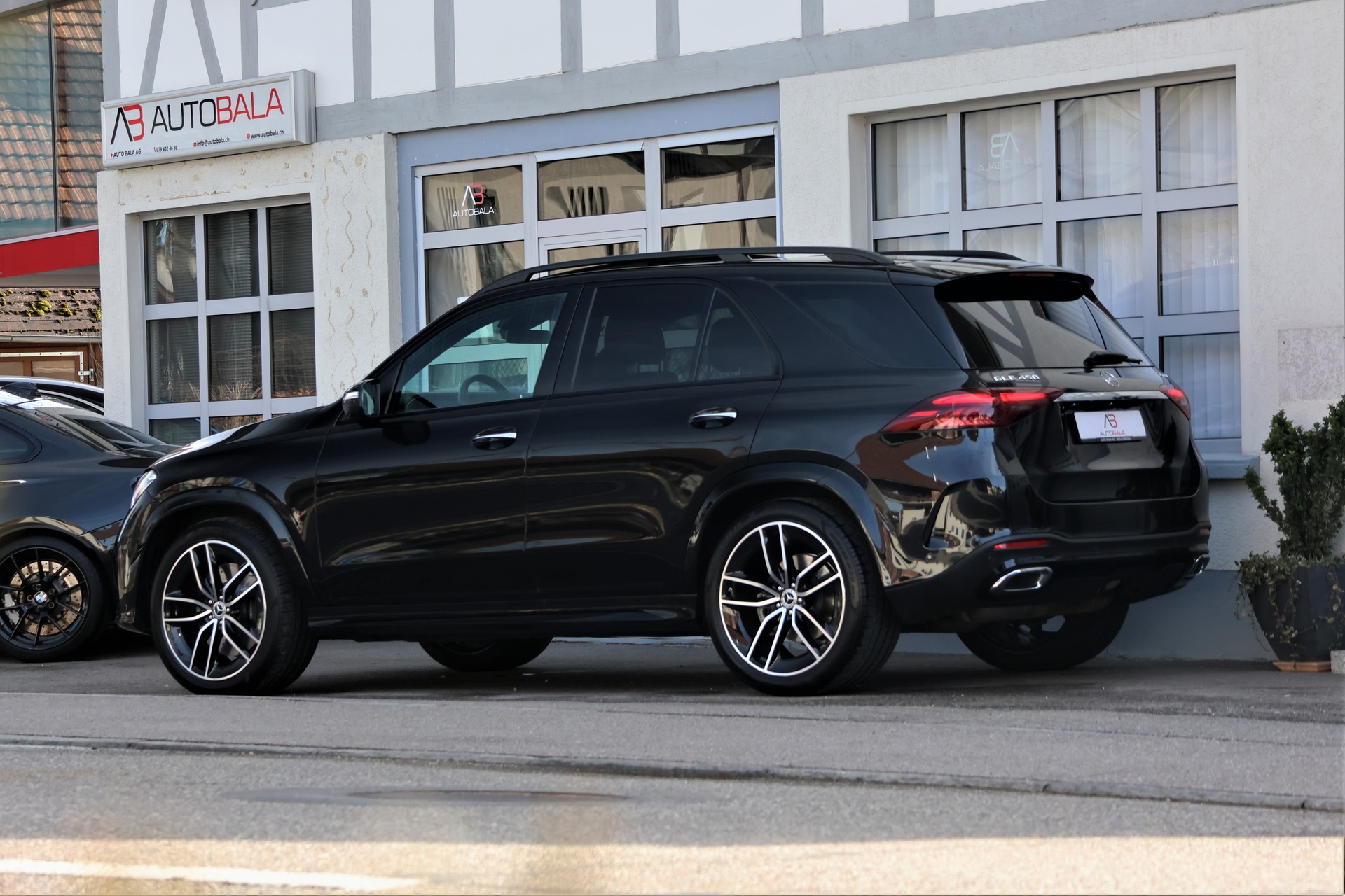 MERCEDES-BENZ GLE 450 4Matic AMG-Line 9G-Tronic MSI+ (CH) + 3.5T AHK-showroom-element-3