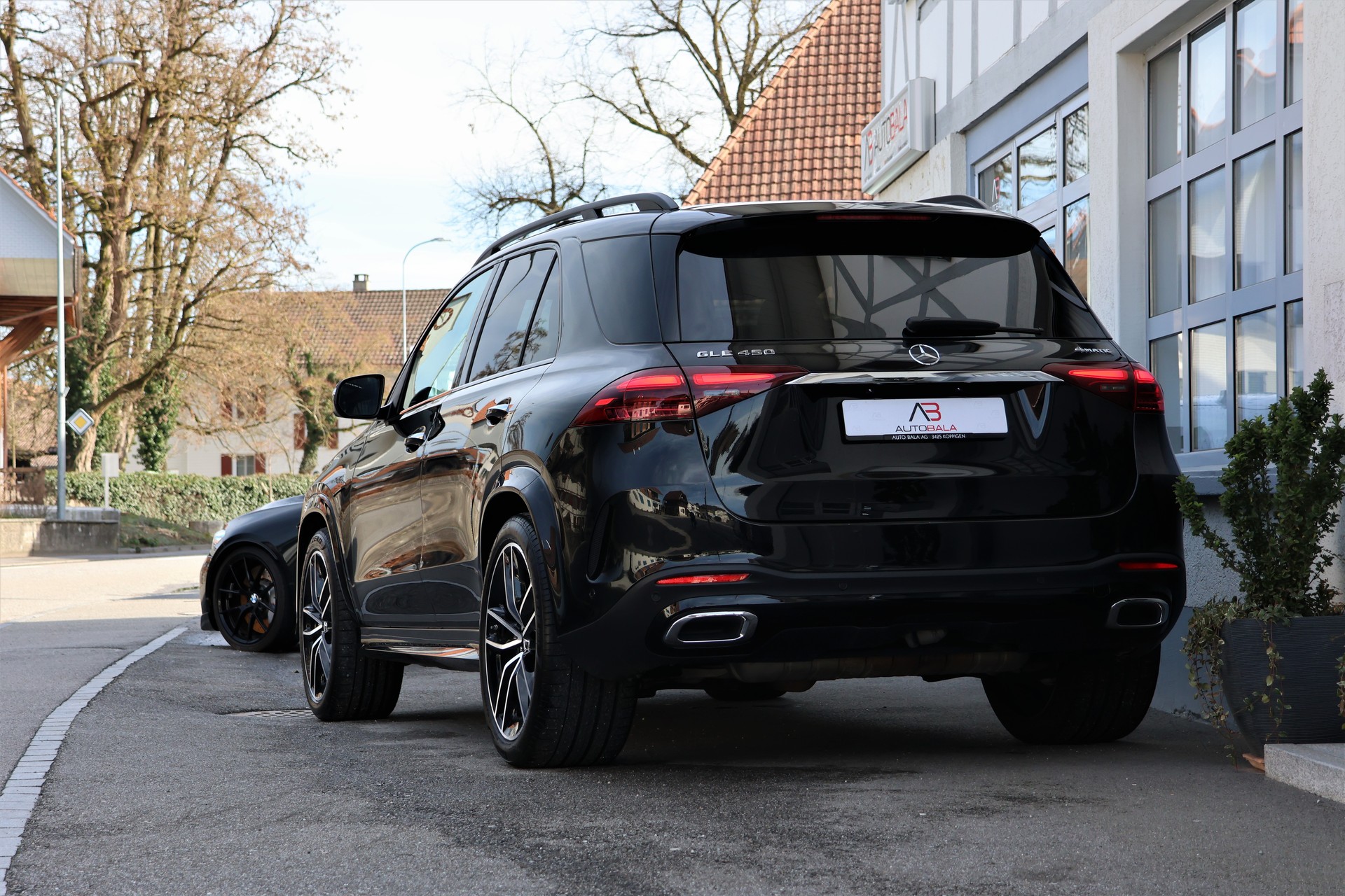 MERCEDES-BENZ GLE 450 4Matic AMG-Line 9G-Tronic MSI+ (CH) + 3.5T AHK-showroom-element-2