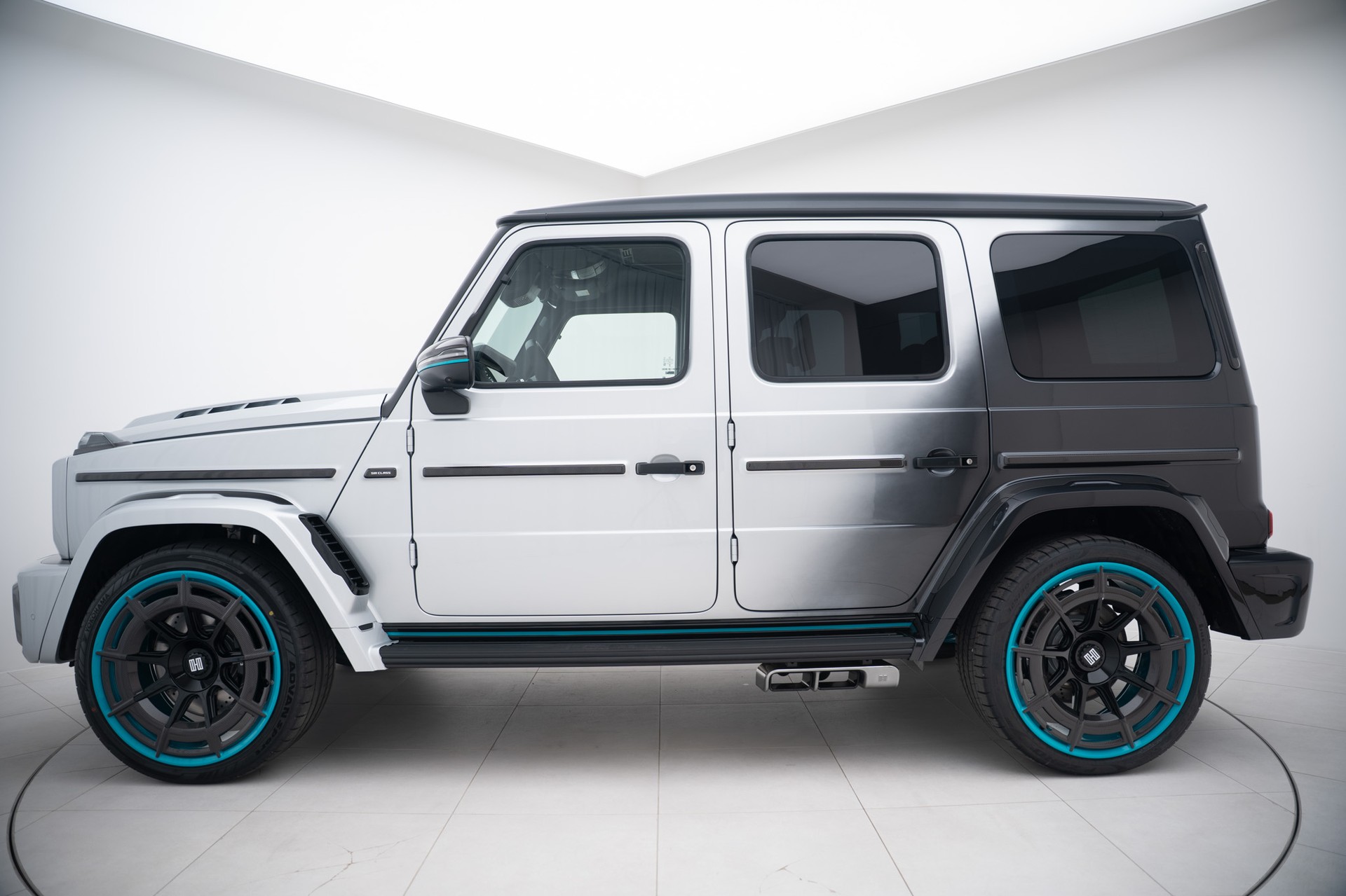 MERCEDES-BENZ HOF SIR CLASS-showroom-element-1