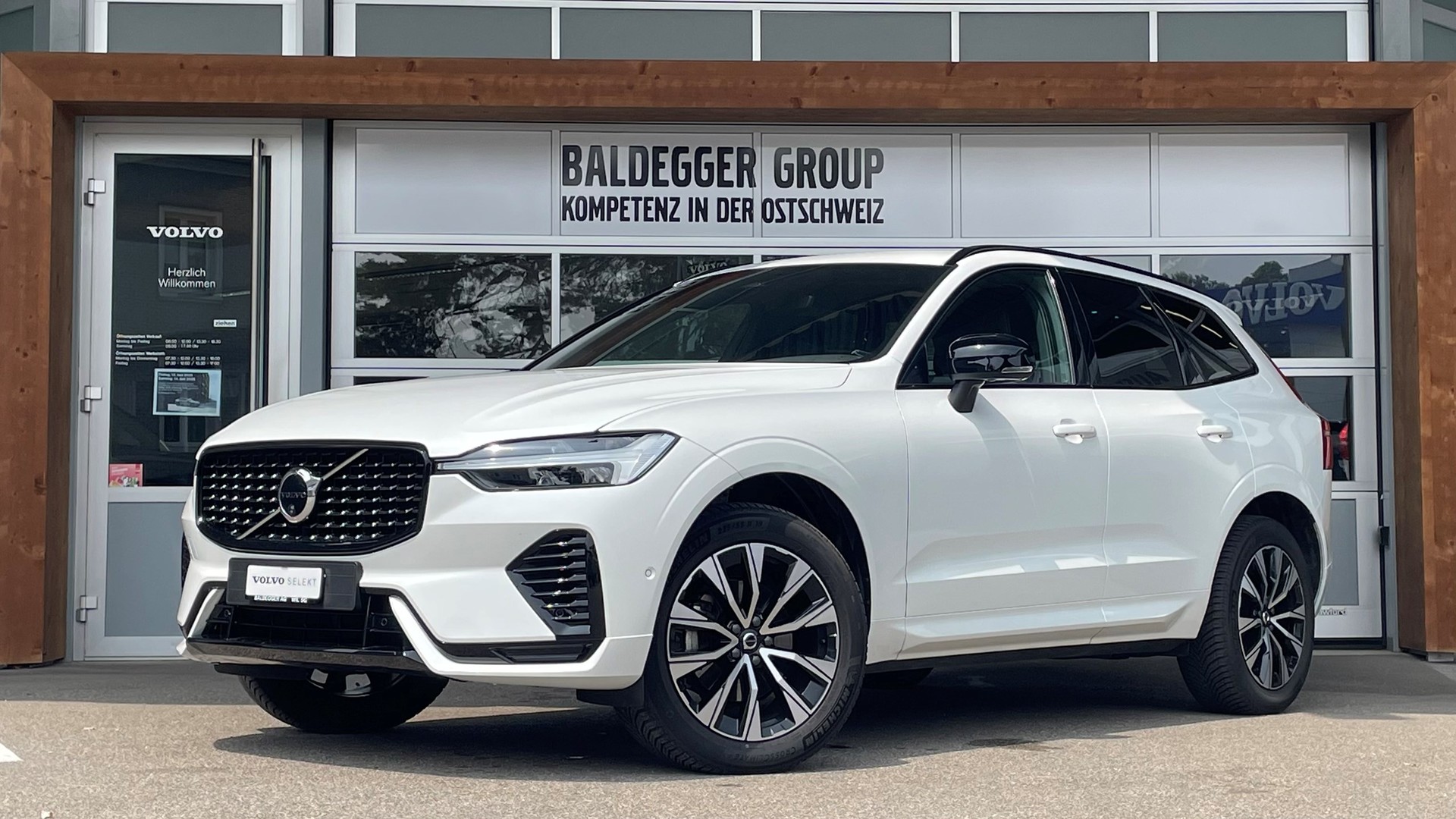 VOLVO XC60 2.0 B5 MH Plus Dark AWD
