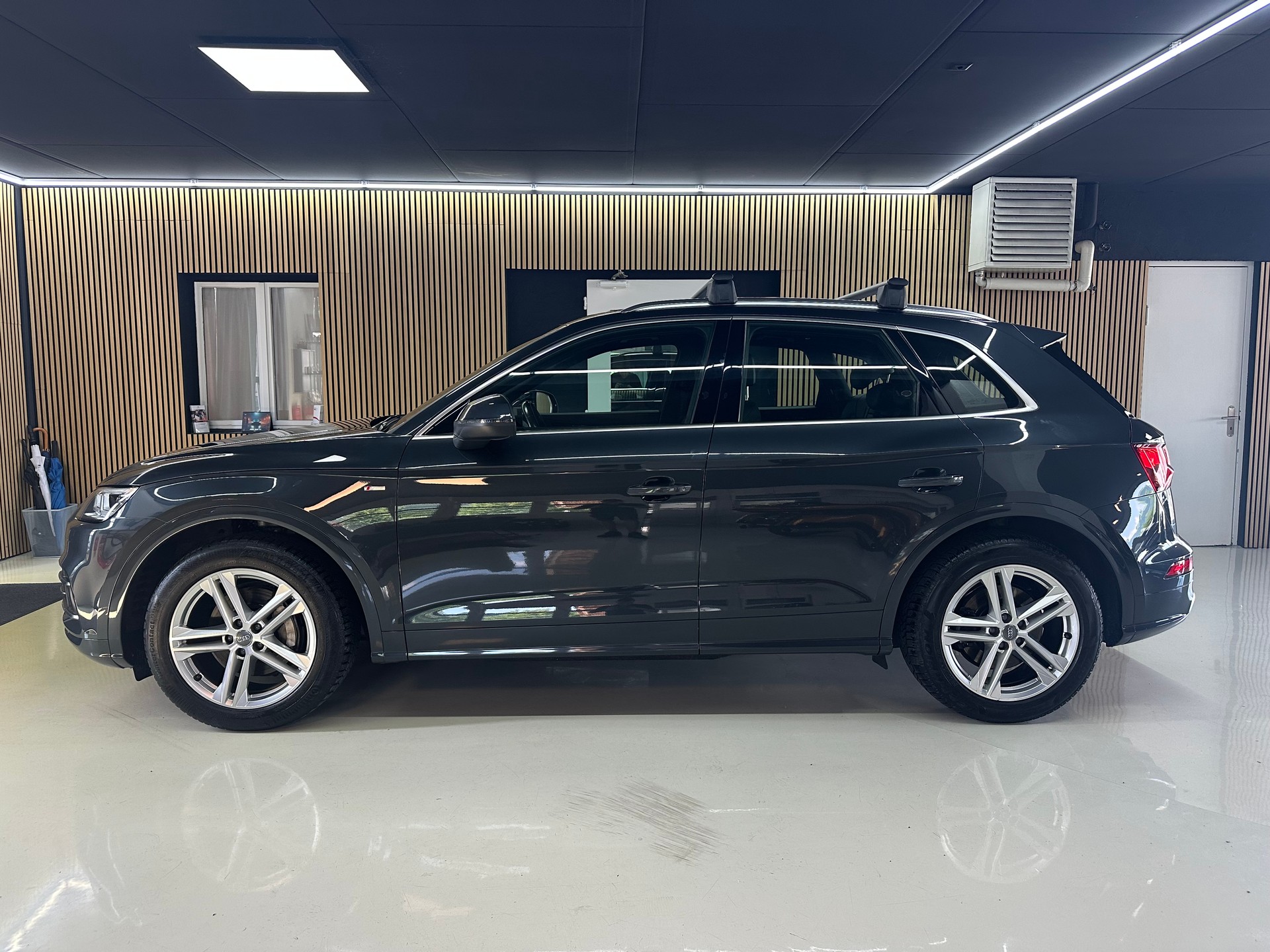 AUDI Q5 2.0 TDI sport quattro S-tronic ABT-showroom-element-3