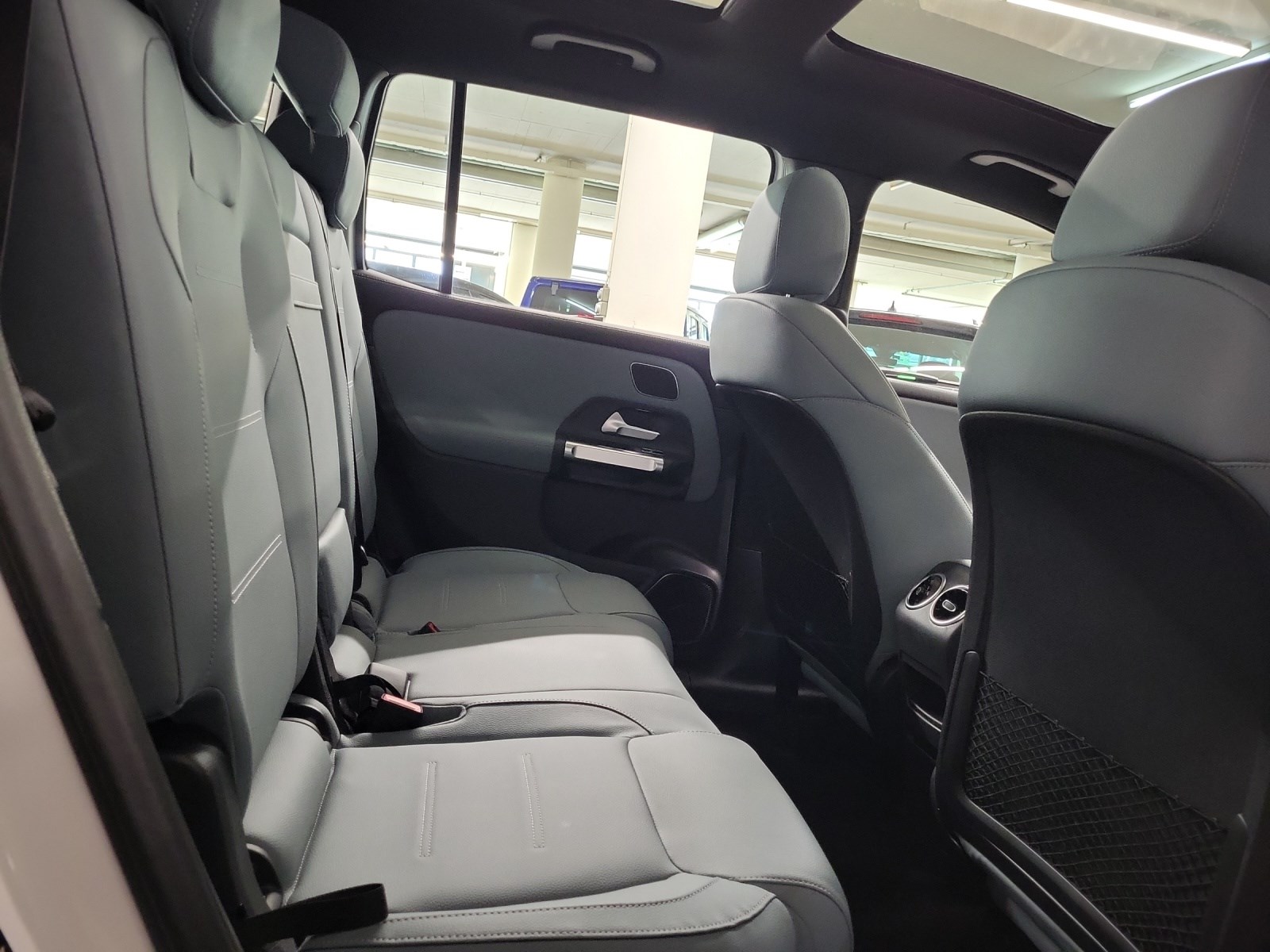 MERCEDES-BENZ GLB 200-image-9