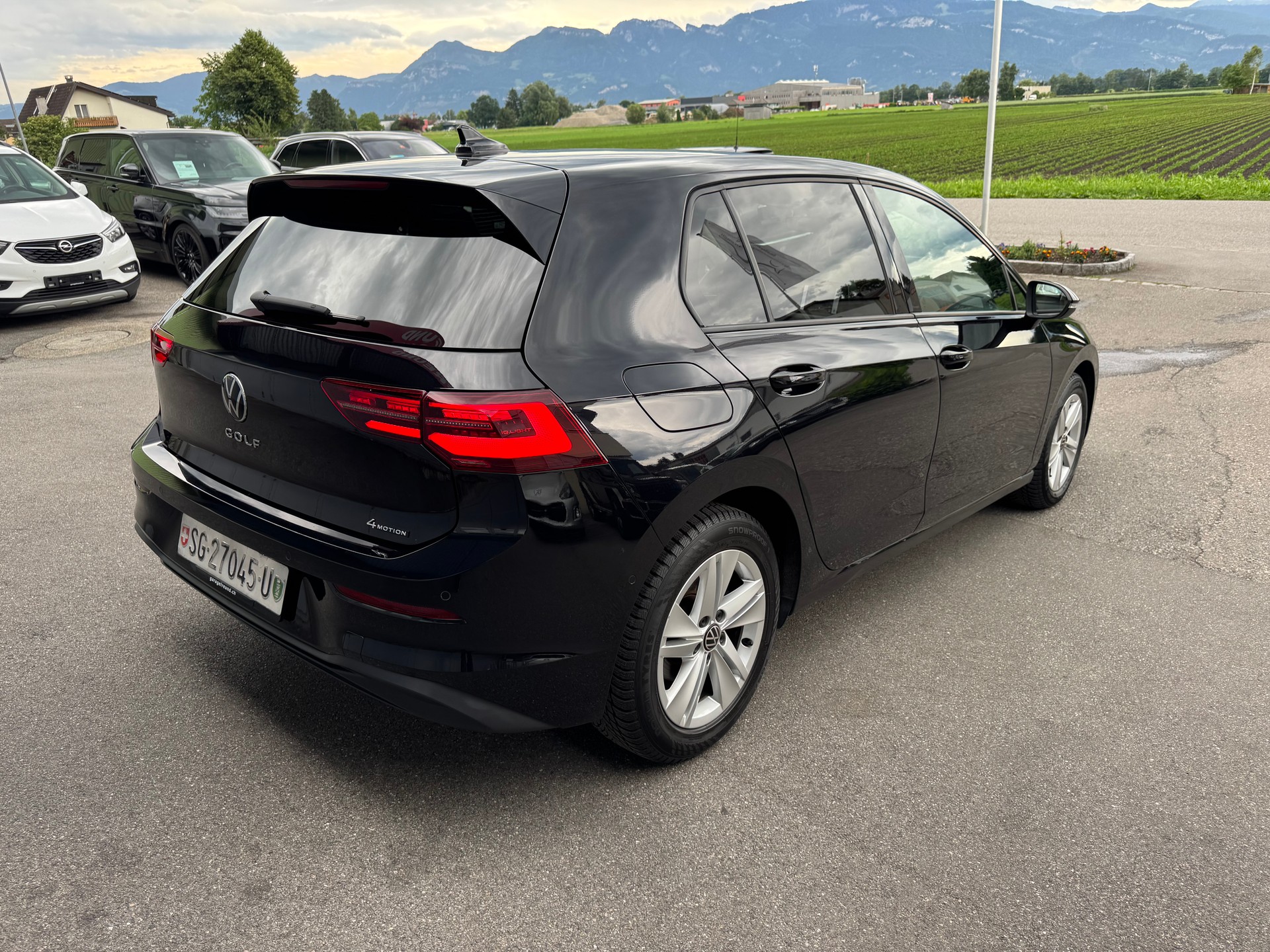 VW Golf 2.0 TDI Life DSG 4Motion-showroom-element-3