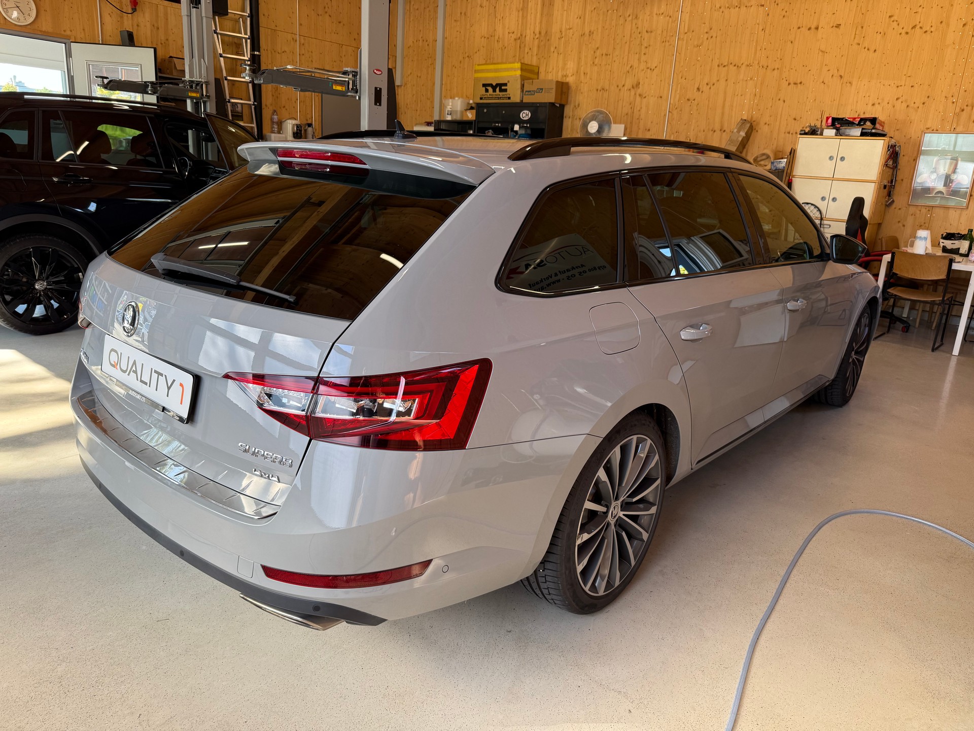 SKODA Superb Combi 2.0 TSI SportLine+ DSG 4x4-showroom-element-3