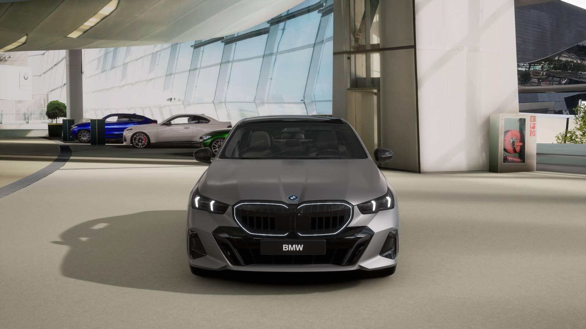 BMW 550e xDrive-showroom-element-2