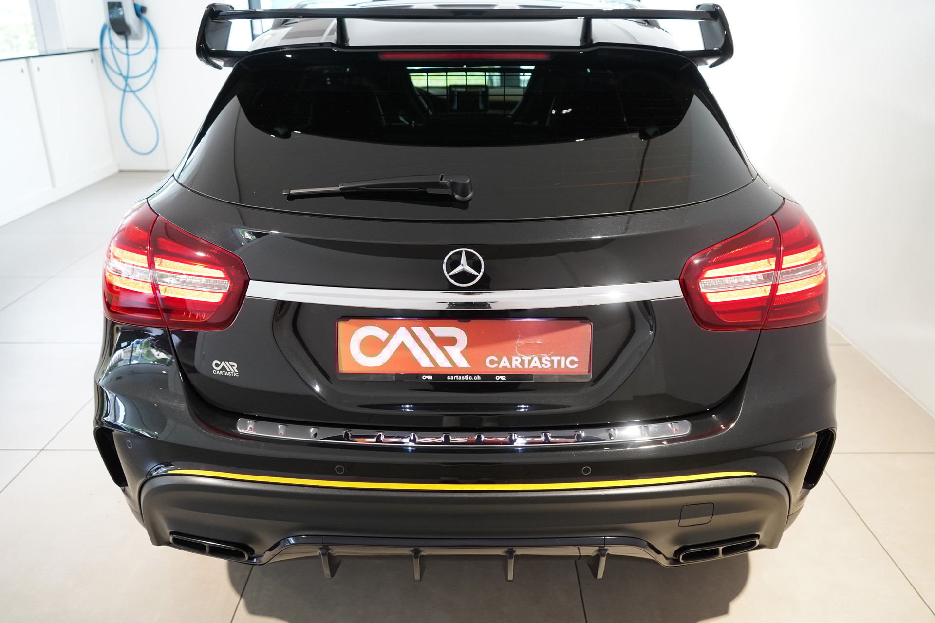 MERCEDES-BENZ GLA 45 AMG Yellow Ed.4Mat-showroom-element-3