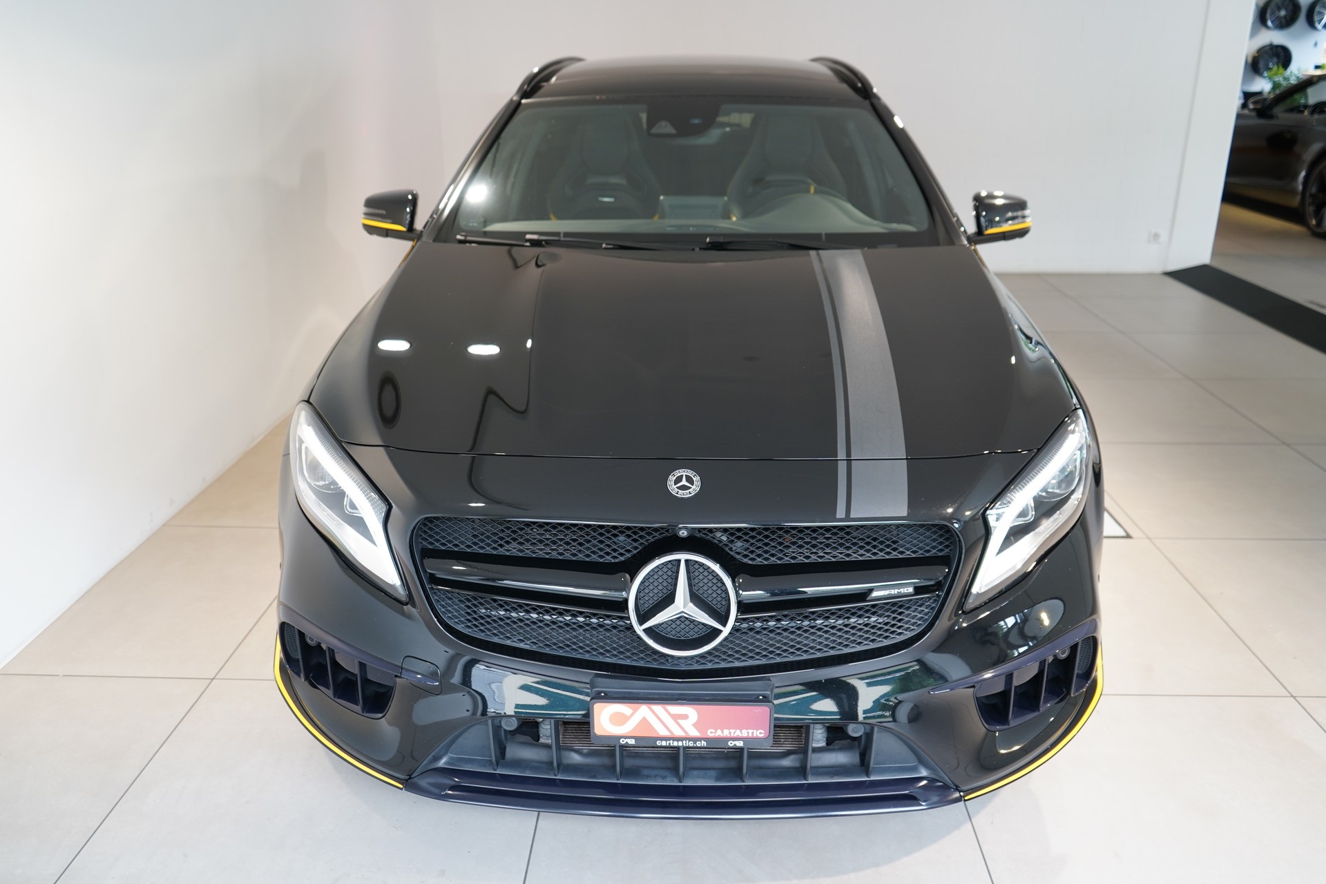 MERCEDES-BENZ GLA 45 AMG Yellow Ed.4Mat-showroom-element-1