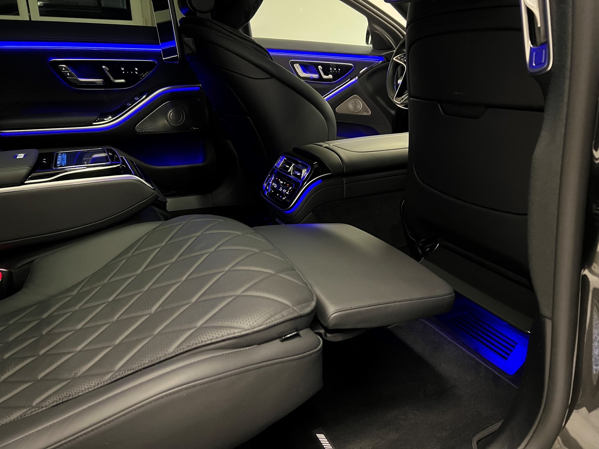 MERCEDES-BENZ S 400 d Lang 4Matic AMG Line 9G-Tronic-image-16