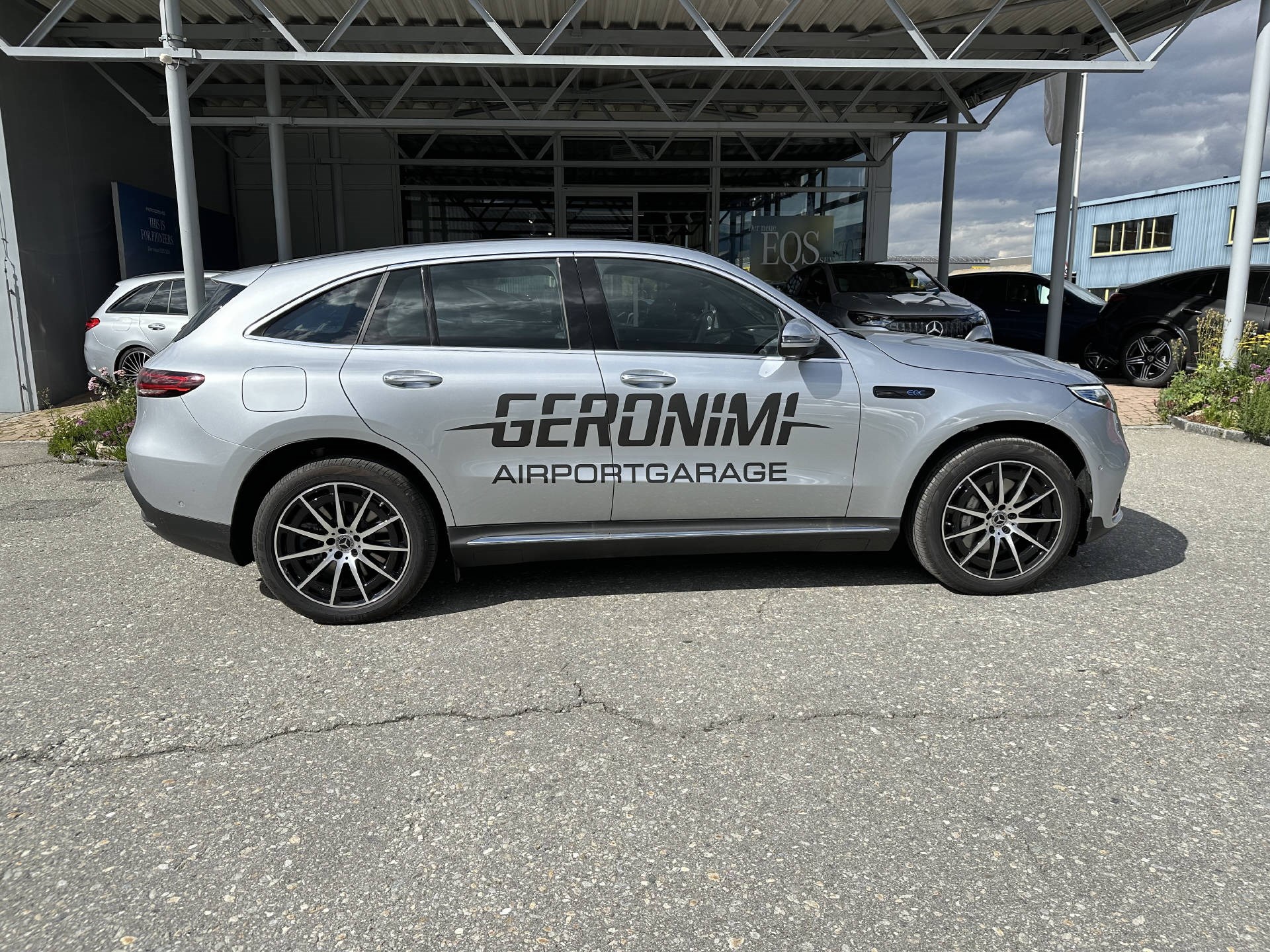 MERCEDES-BENZ EQC 400 AMG Line 4matic-showroom-element-1