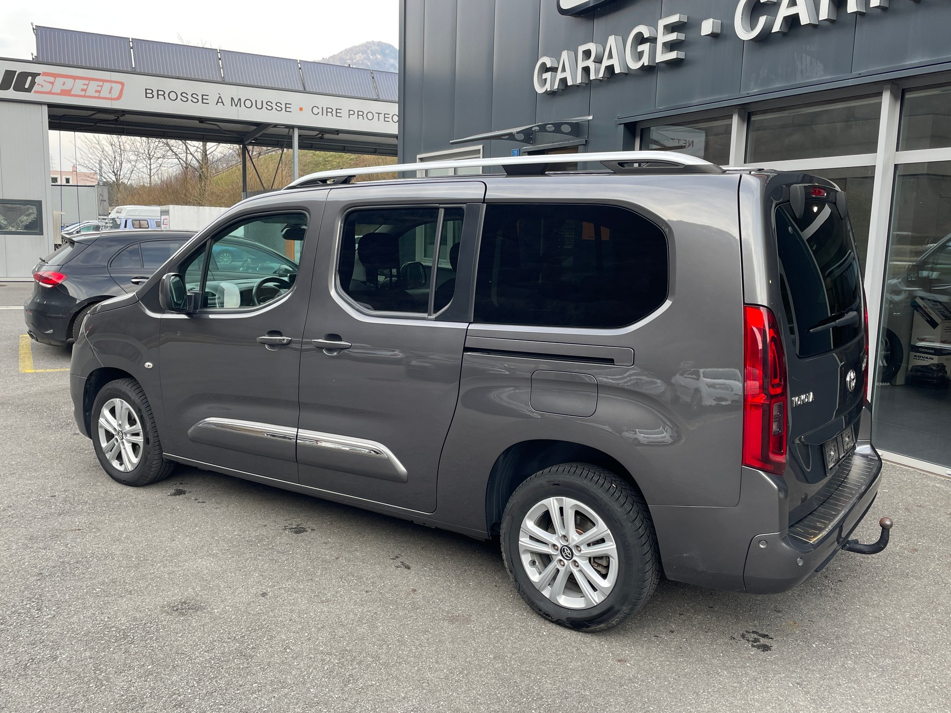 TOYOTA Proace City Verso 1.5 Combi Long-showroom-element-2