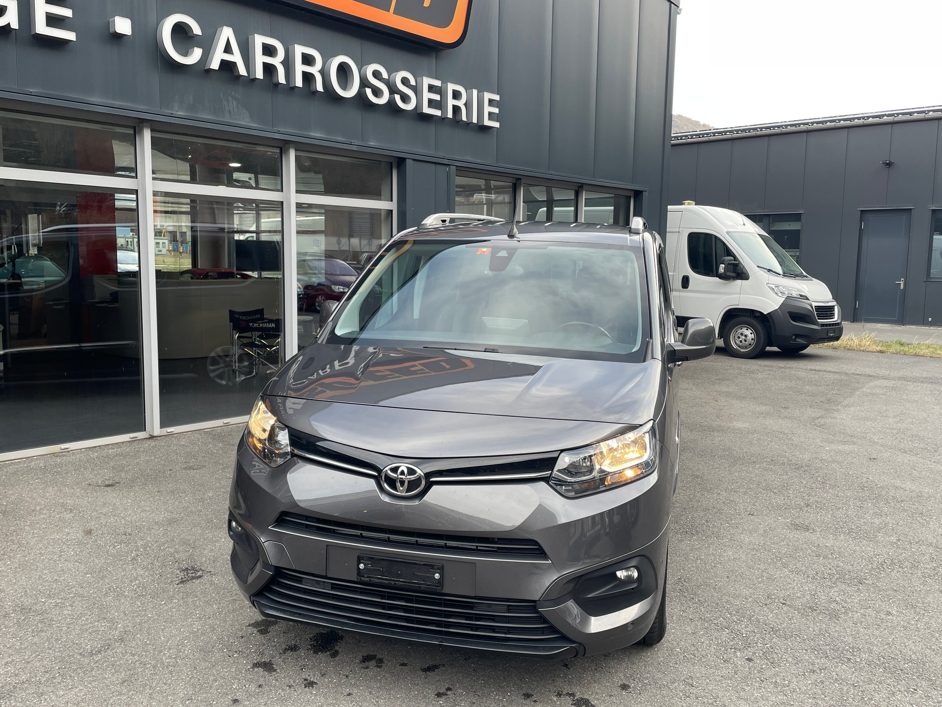 TOYOTA Proace City Verso 1.5 Combi Long-showroom-element-1