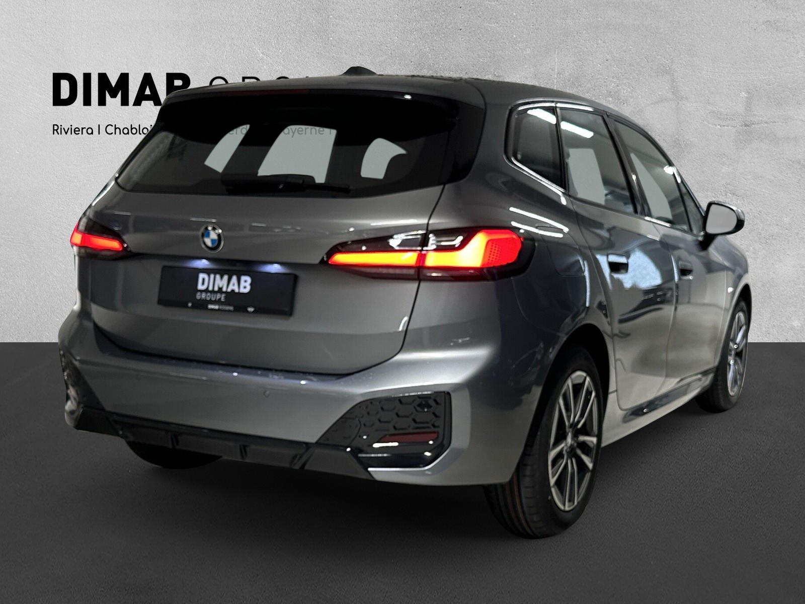 BMW 220i Active Tourer M Sport DKG-showroom-element-2