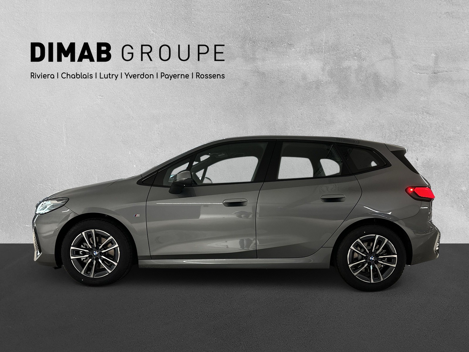 BMW 220i Active Tourer M Sport DKG-showroom-element-1