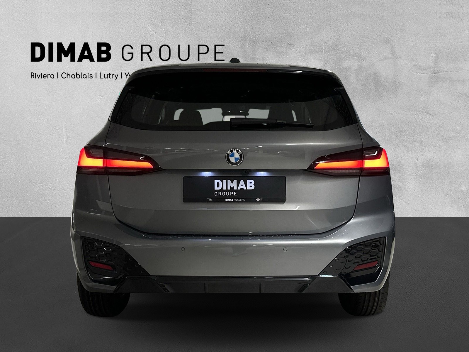 BMW 220i Active Tourer M Sport DKG-showroom-element-3