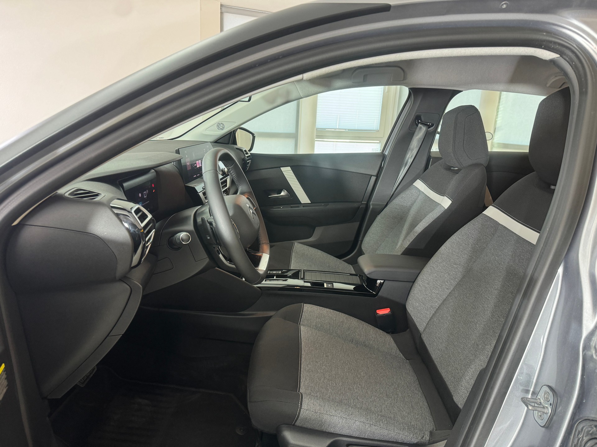 CITROEN C4 1.2 Pure Tech Swiss Edition EAT8-showroom-element-3