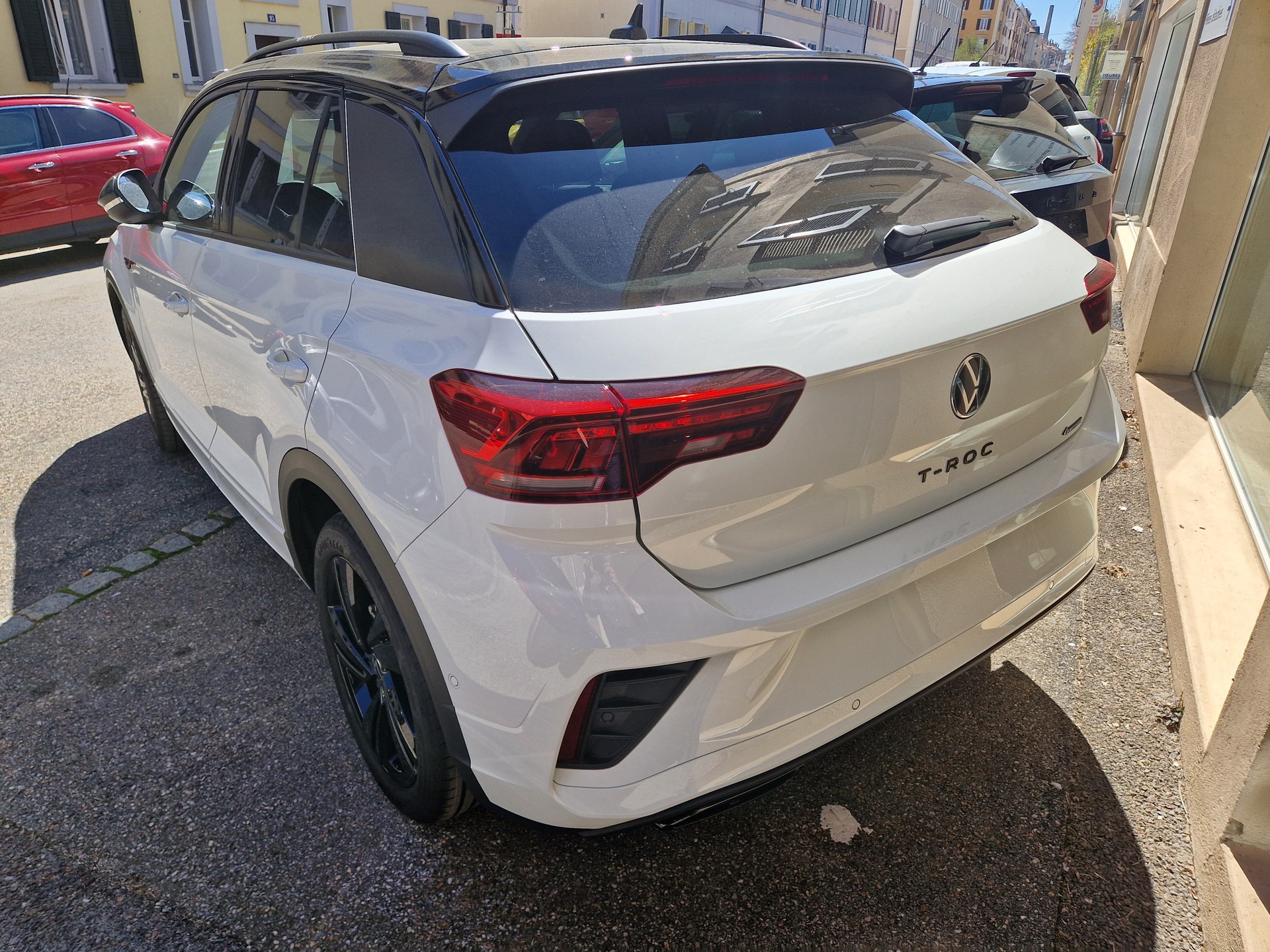 VW T-Roc 2.0 TSI R-Line DSG 4Motion-image-1