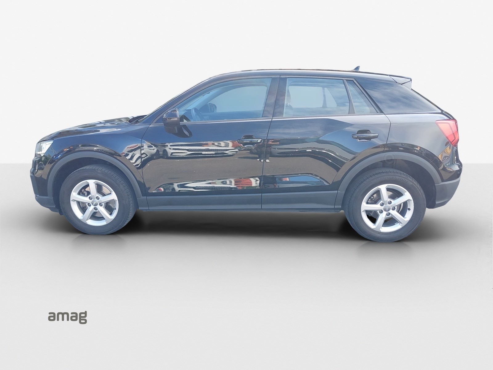 AUDI Q2 40 TFSI Attraction quattro S-tronic-showroom-element-1